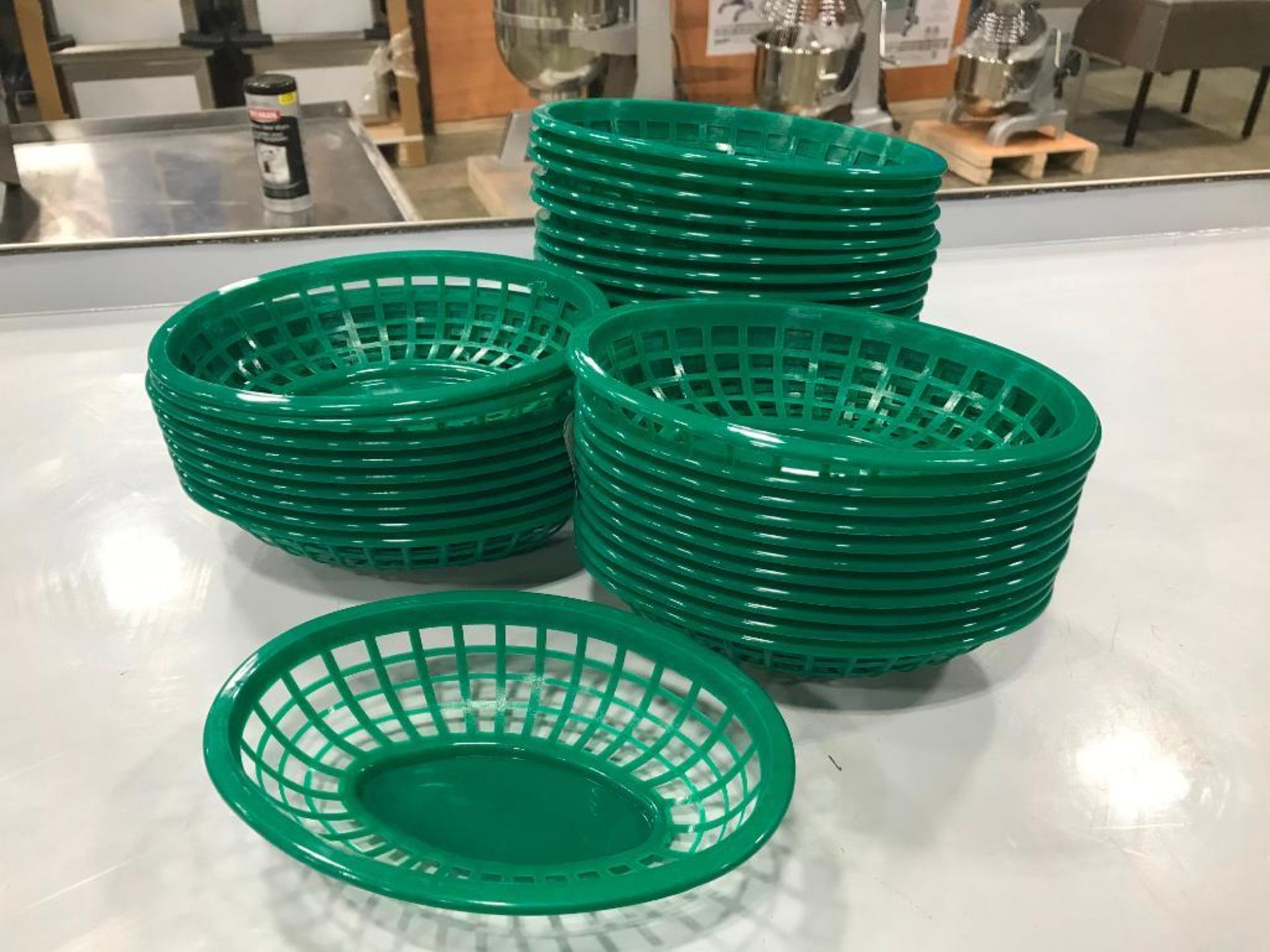 7.75" GREEN OVAL PLASTIC FOOD BASKET, JOHNSON ROSE 80714 - LOT OF 36 - NEW