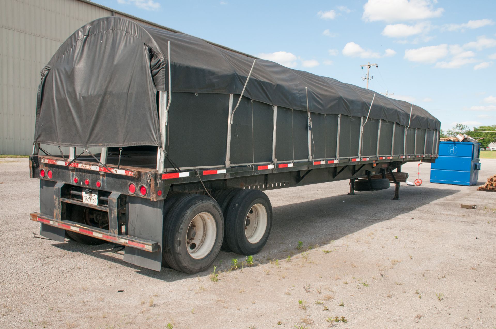 Fontaine 48' Flatbed Trailer w/Sidekit and Tarp - Image 7 of 8