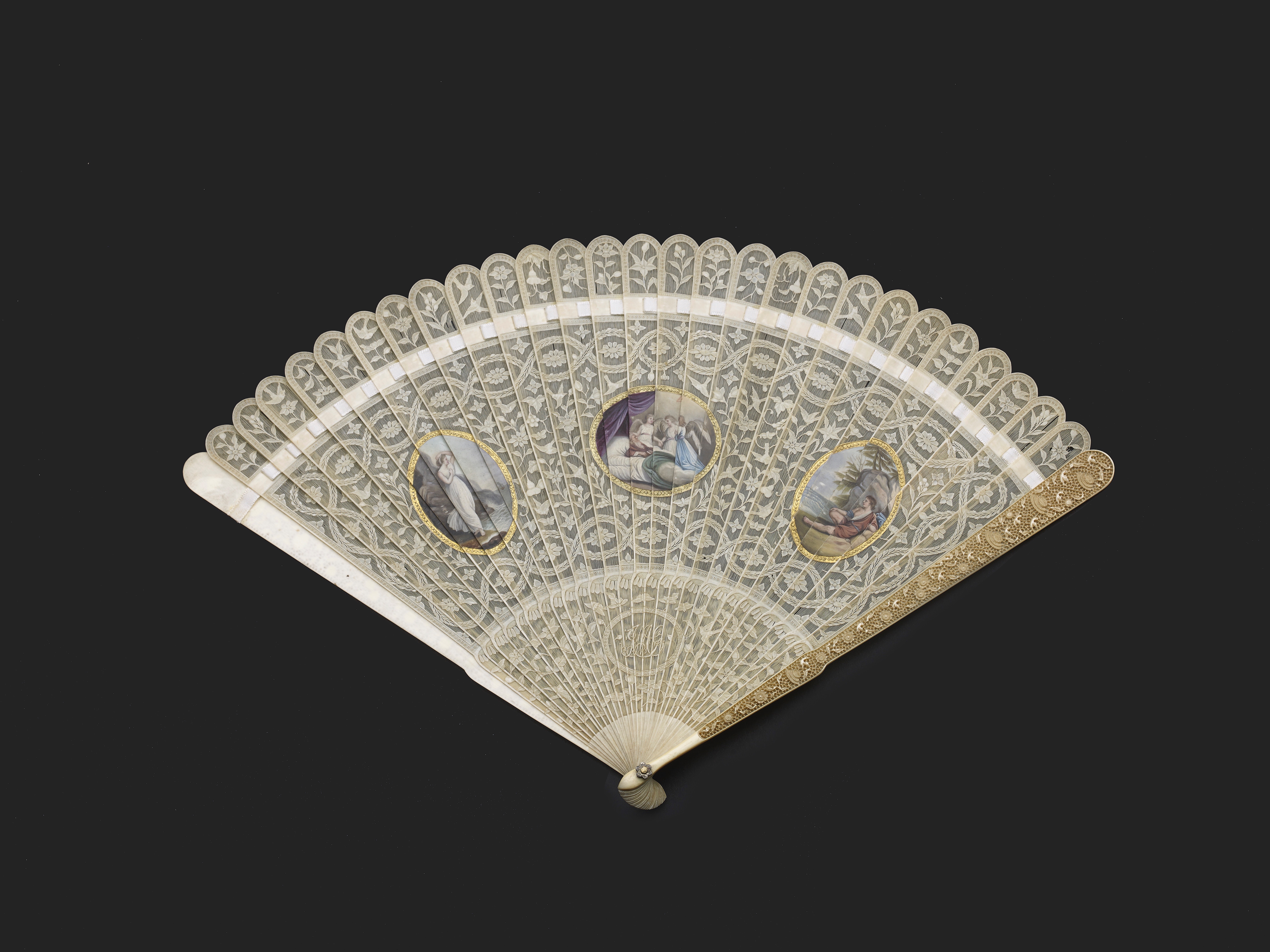 A RARE CHINESE EXPORT IVORY BRISE FAN, QING DYNASTY, QIANLONG PERIOD, CIRCA 1770-1780