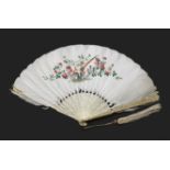 A CHINESE EXPORT CARVED IVORY AND FEATHER FAN, QING DYNASTY, DAOGUANG PERIOD, CIRCA 1820-1830