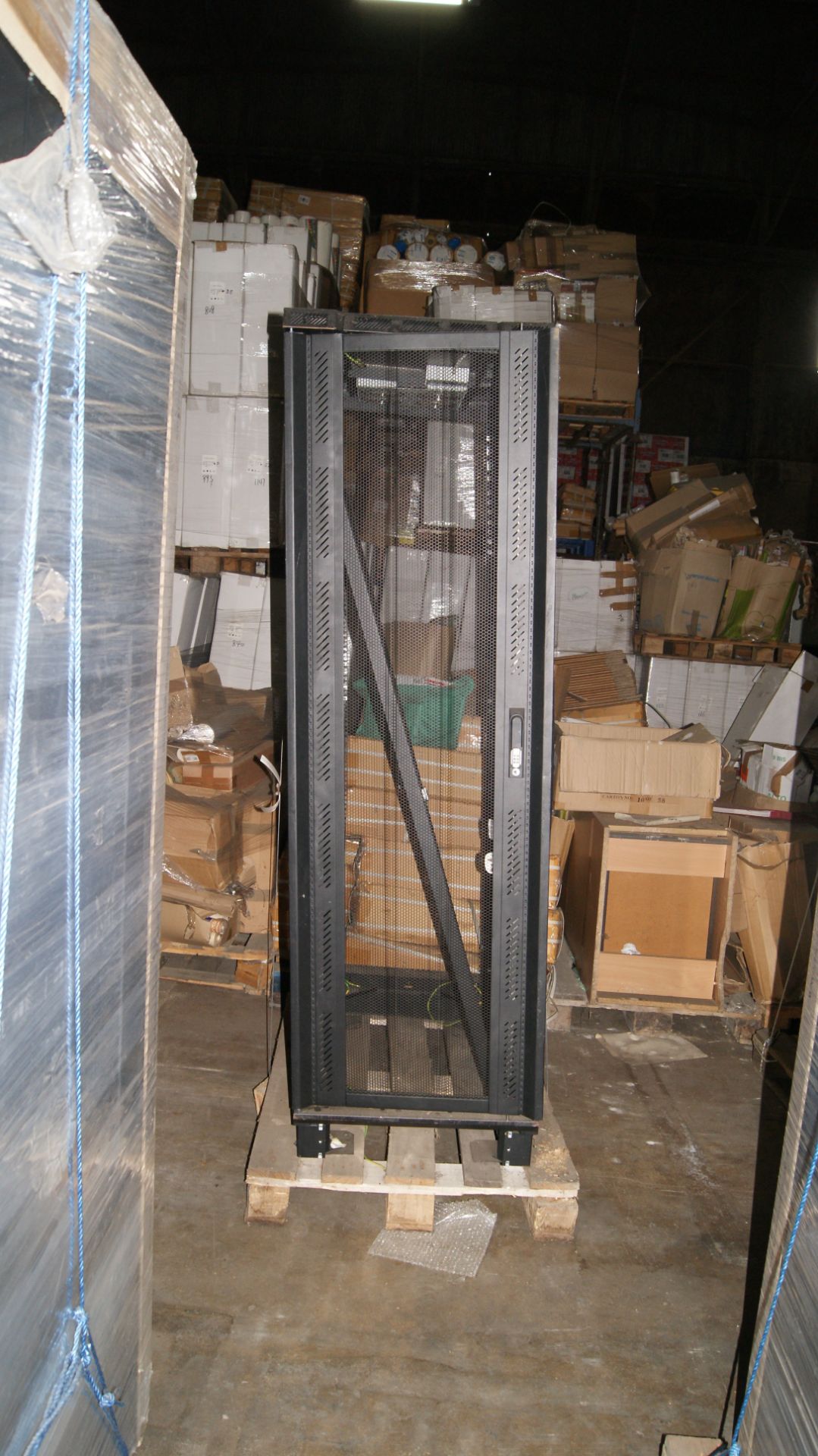 METAL SERVER ROOM IT CABINET -600MM X 1100MM X 1900MM - BLACK