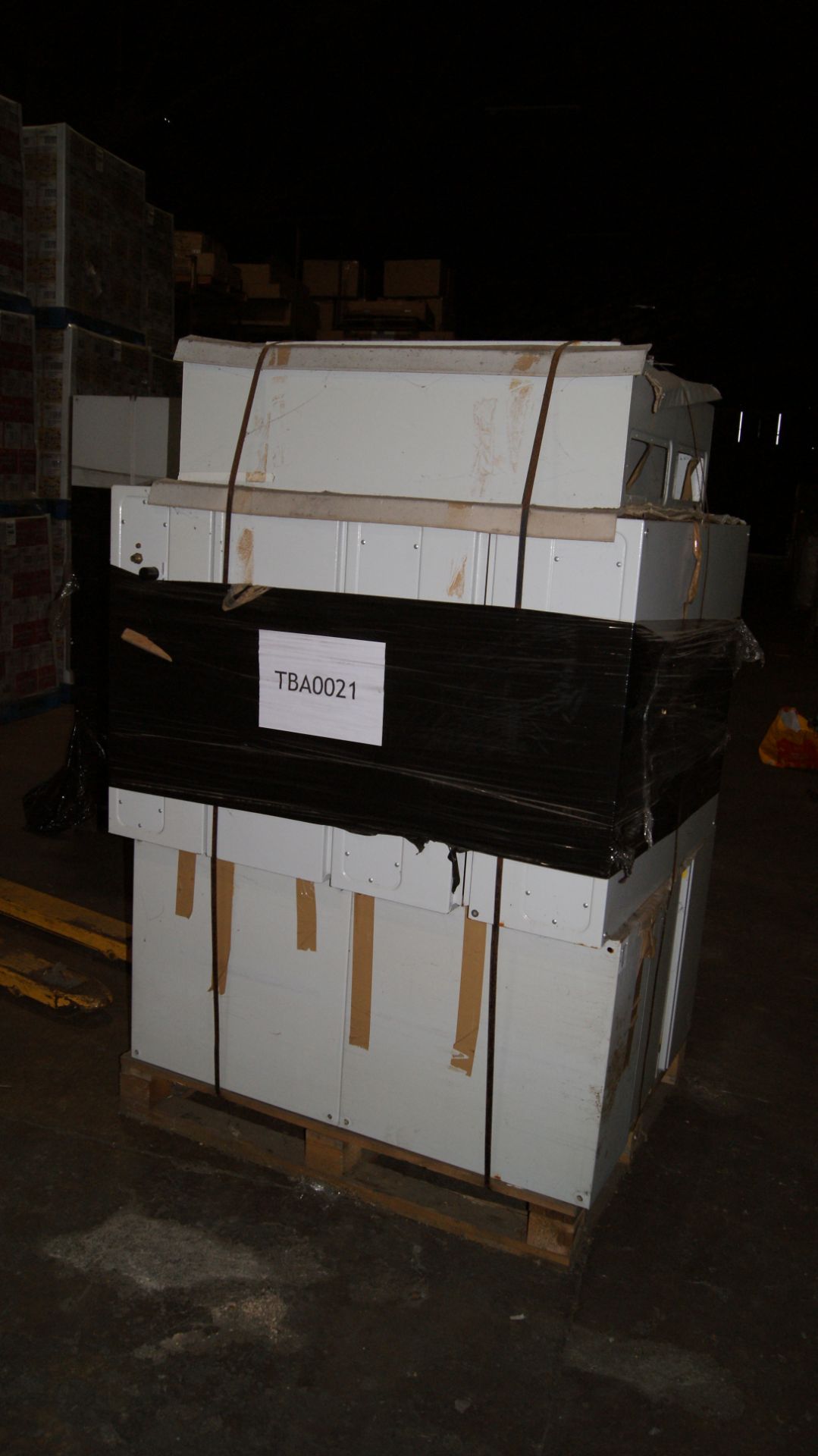 PALLET OF 10 EXTERNAL METAL ELECTRICAL ENCLOSURES - 6 AT 600MM X 600MM X 300MM AND 4 AT 1000MM X 800 - Image 2 of 3