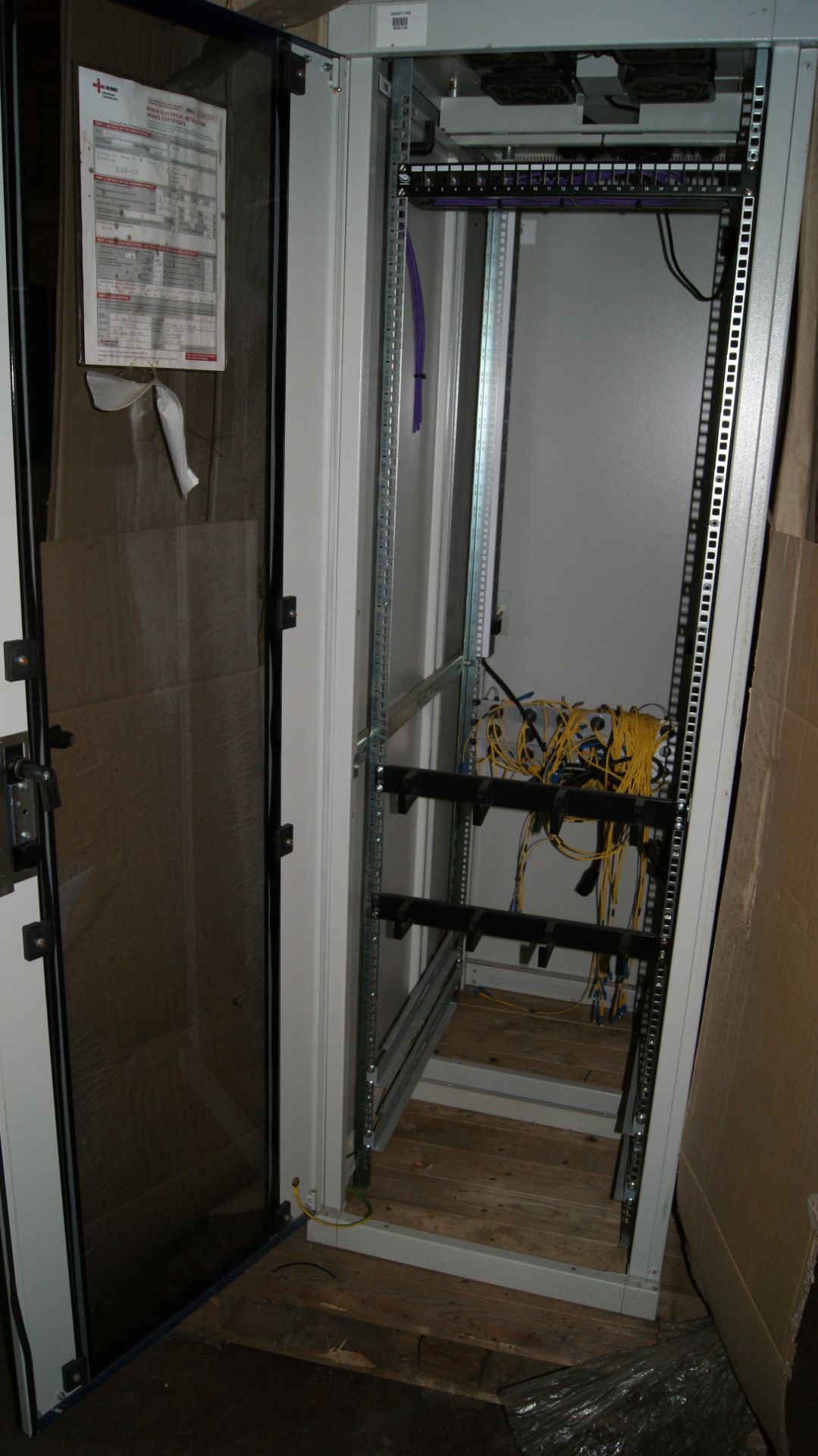 METAL SERVER ROOM IT CABINET - 600MM X 1000MM X 1900MM - GREY - Image 2 of 3