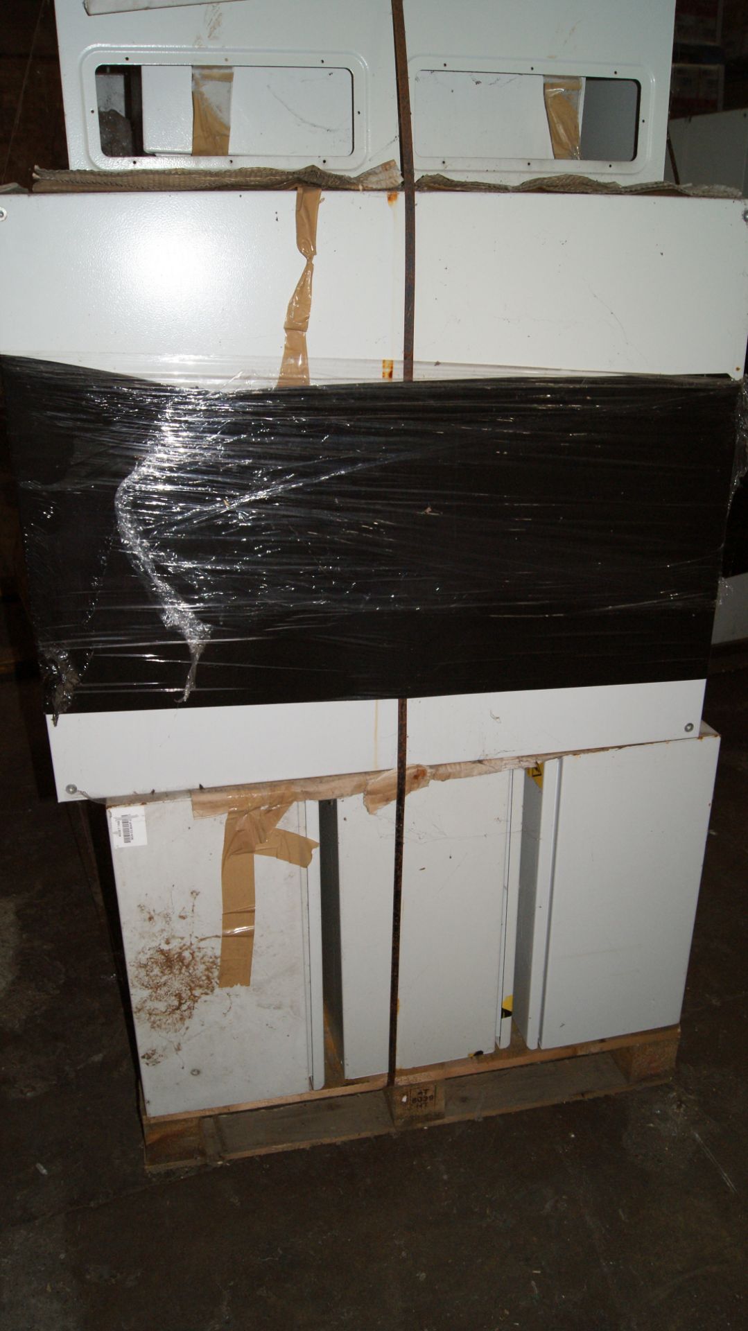 PALLET OF 10 EXTERNAL METAL ELECTRICAL ENCLOSURES - 6 AT 600MM X 600MM X 300MM AND 4 AT 1000MM X 800 - Image 3 of 3