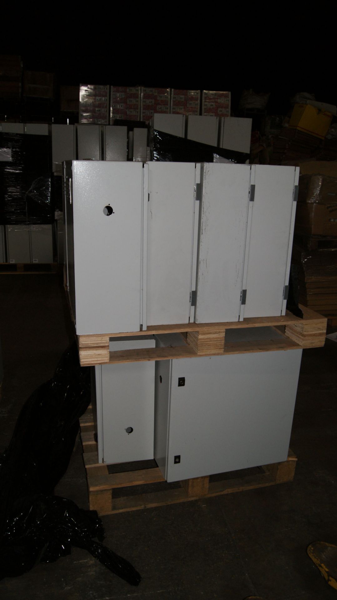 PALLET OF 13 EXTERNAL METAL ELECTRICAL ENCLOSURES - 7 AT 600MM X 600MM X 250MM - 1 AT 800MM X 600MM - Image 4 of 5