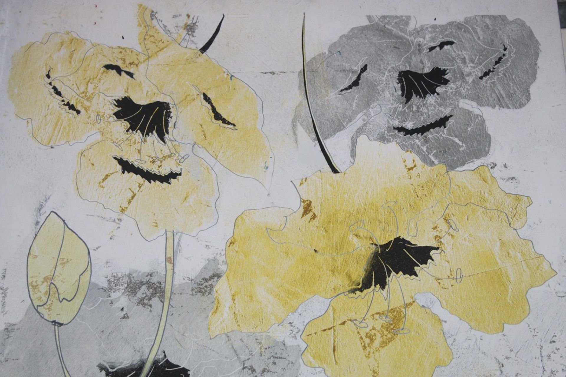 Yellow and Grey Floral, Wall Art Canvas Picture, RRP £75.00 (Public Viewing and Appraisals