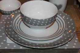 Boxed Grey Heart 80 Piece Dinnerware Set RRP £85 (16416) (Public Viewing and Appraisals Available)