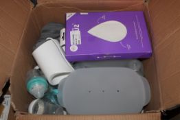 Box Containing 5 Assorted Baby Items to Include Steam Sterilisers, Snooze Pod Sheets Combined RRP £