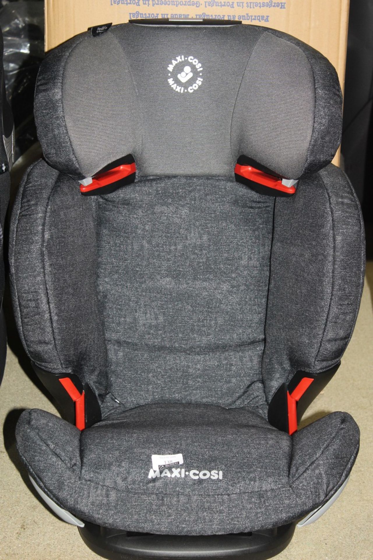 Boxed Maxi Cosi In Rodi In Car Kids Safety Seat RRP £140 (4037283) (Public Viewing and Appraisals