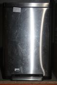Stainless Steel Pedal Bin, RRP£150.00 (4029146) (Public Viewing and Appraisals Available)