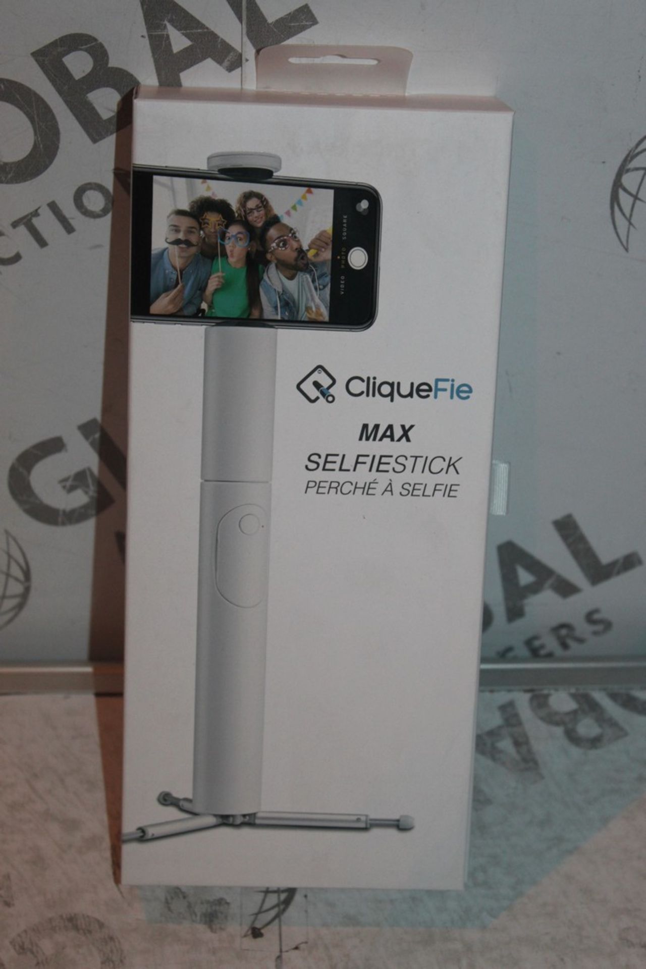 Lot to Contain 5 Boxed Cliquefie Max Selfie Sticks, Combined RRP£200.00