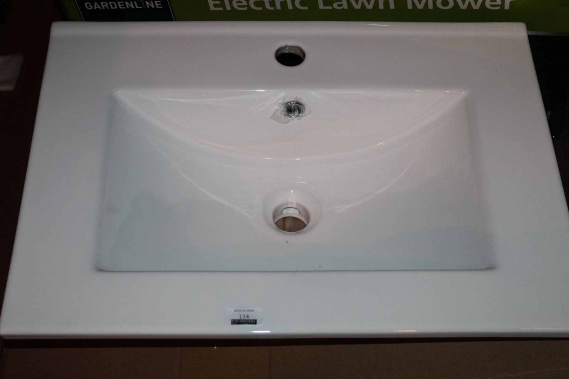 Boxed Ceramic Sink Basin RRP £165 (17272) (10.01.20) (Public Viewing and Appraisals Available)