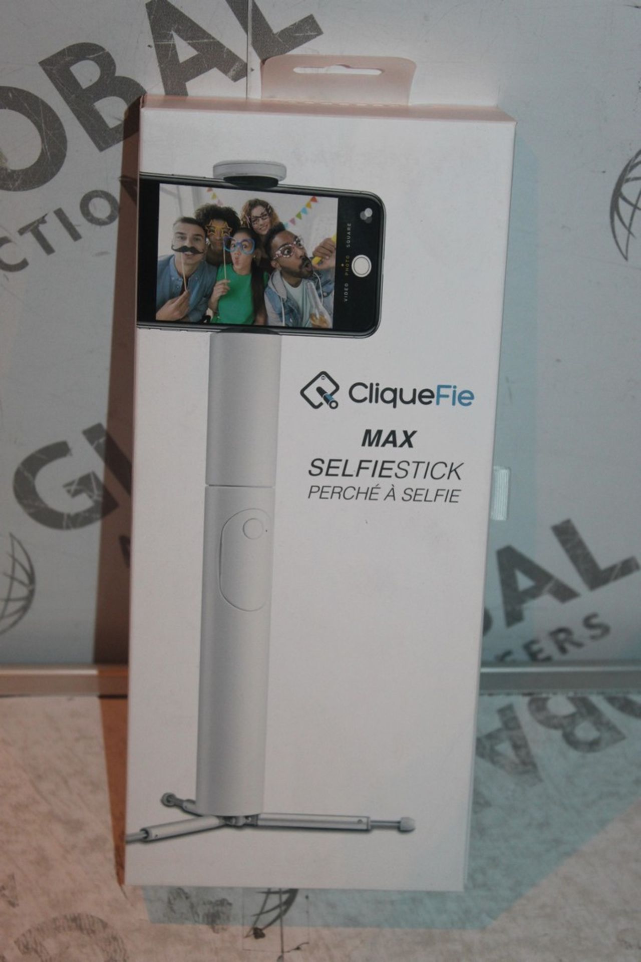 Lot to Contain 5 Boxed Cliquefie Max Selfie Sticks, Combined RRP£200.00