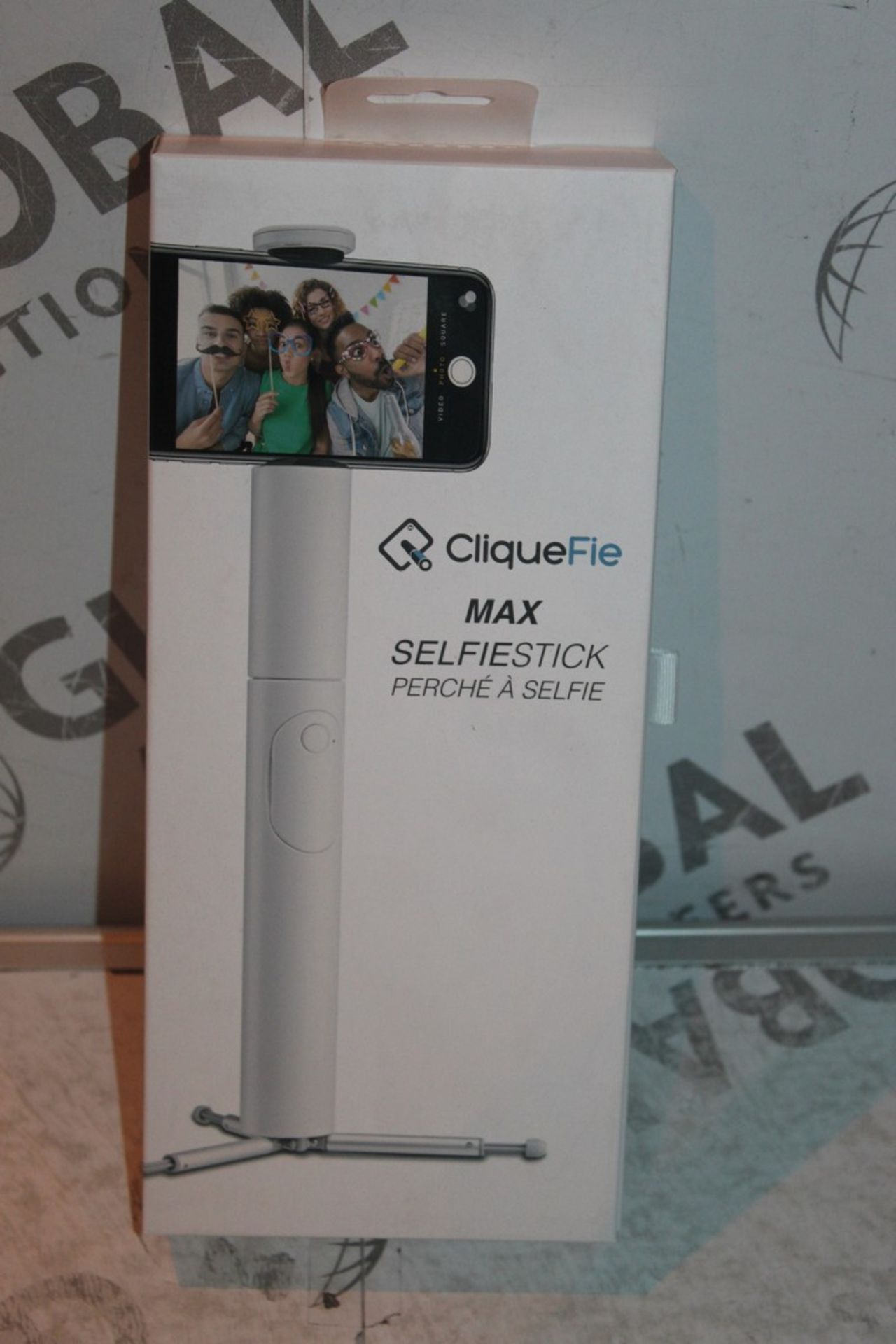 Lot to Contain 5 Boxed Cliquefie Max Selfie Sticks, Combined RRP£200.00