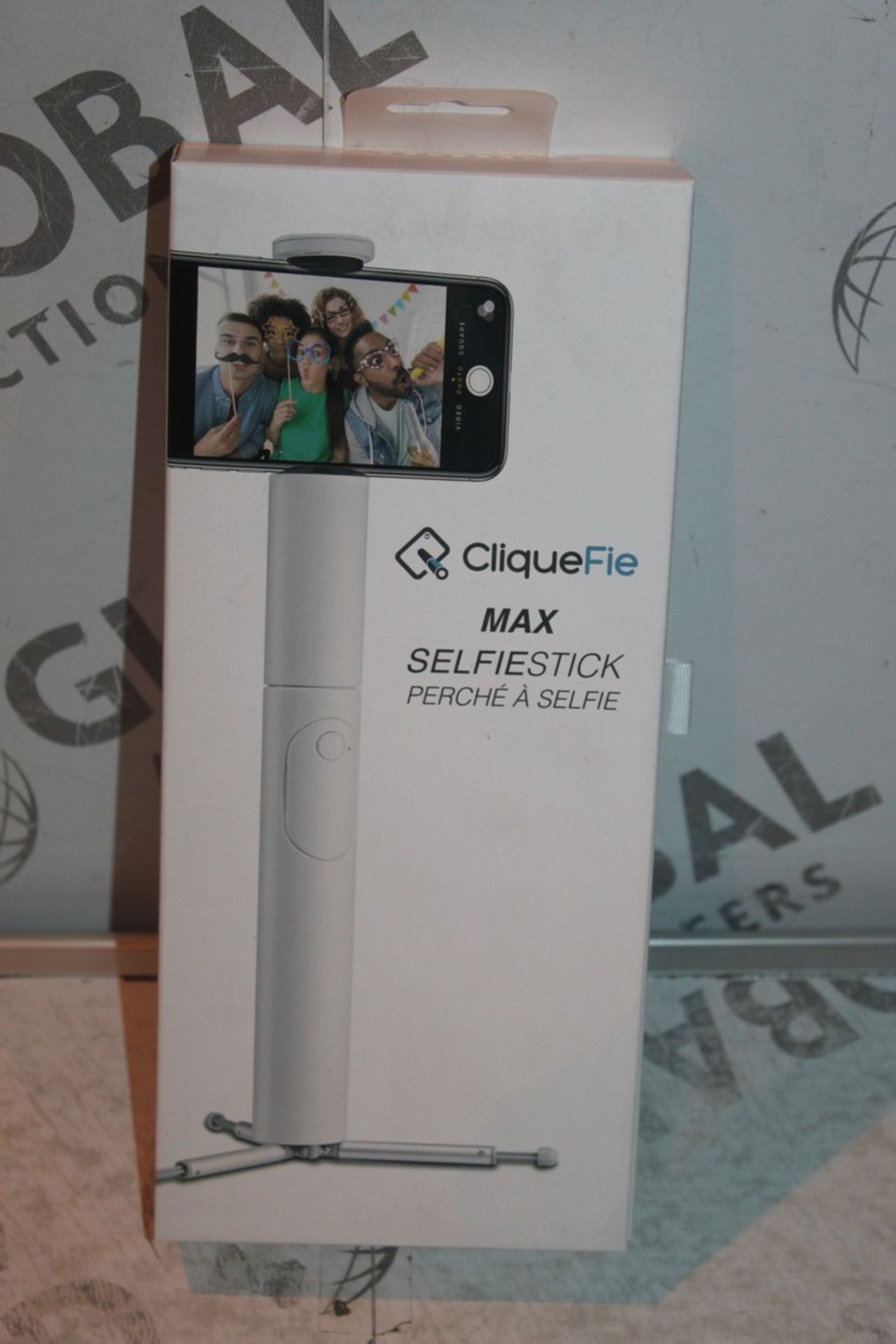 Lot to Contain 5 Boxed Cliquefie Max Selfie Sticks, Combined RRP£200.00