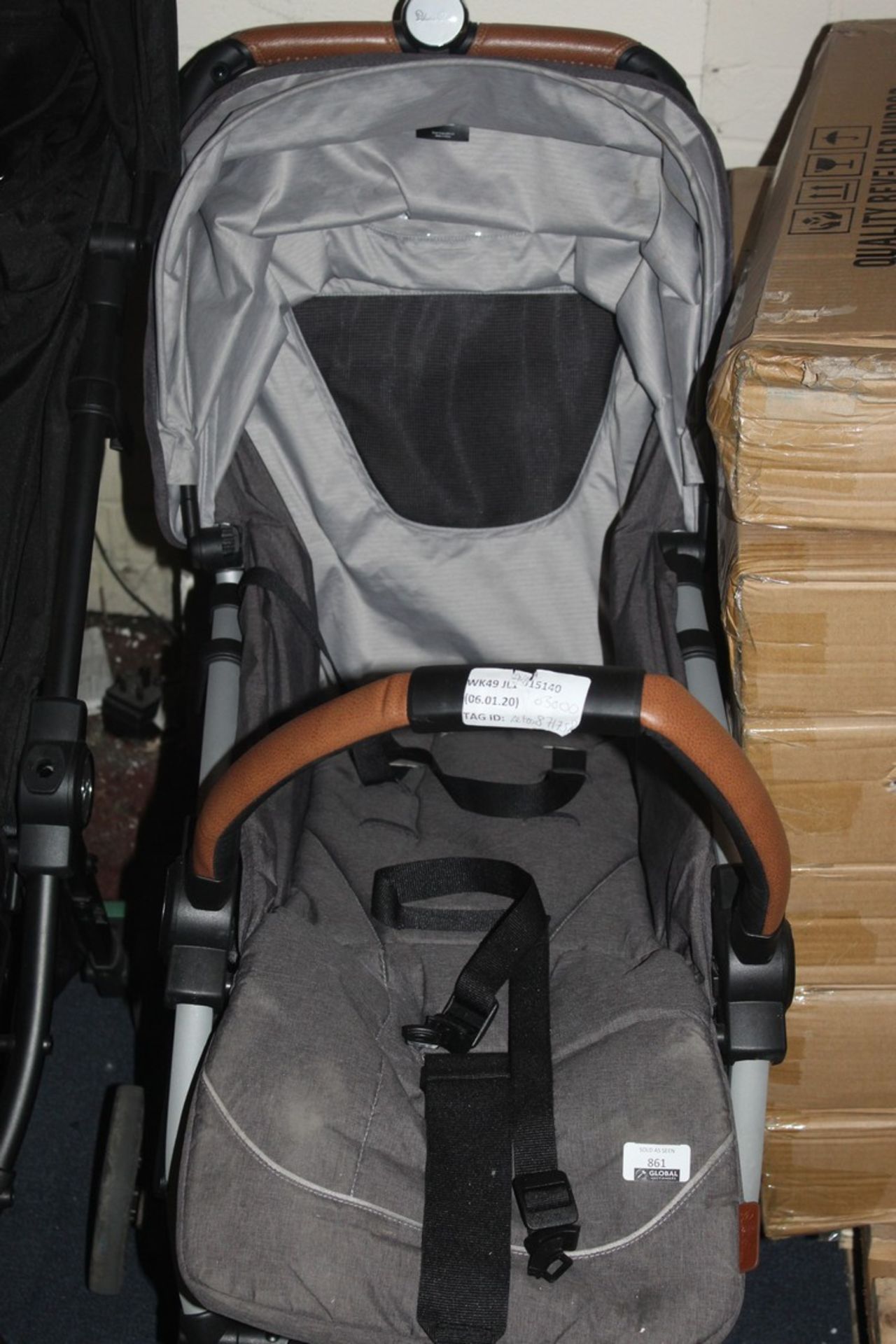 Silver Cross Grey Stroller Pram (In Need of Attention) RRP £300 (RET00871758) (Public Viewing and