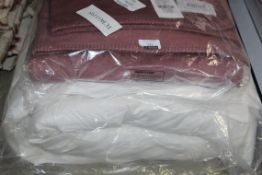 Assorted Items to Include a Shoner Wohen Duvet RRP £80 - £90 Each (15282) (Public Viewing and