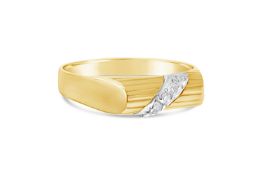 Diamond ring, Metal 9ct yellow gold, Weight 1.61,