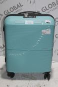 American Tourister Super Light Weight RRP £115 (4281527) (Public Viewing and Appraisals Available)