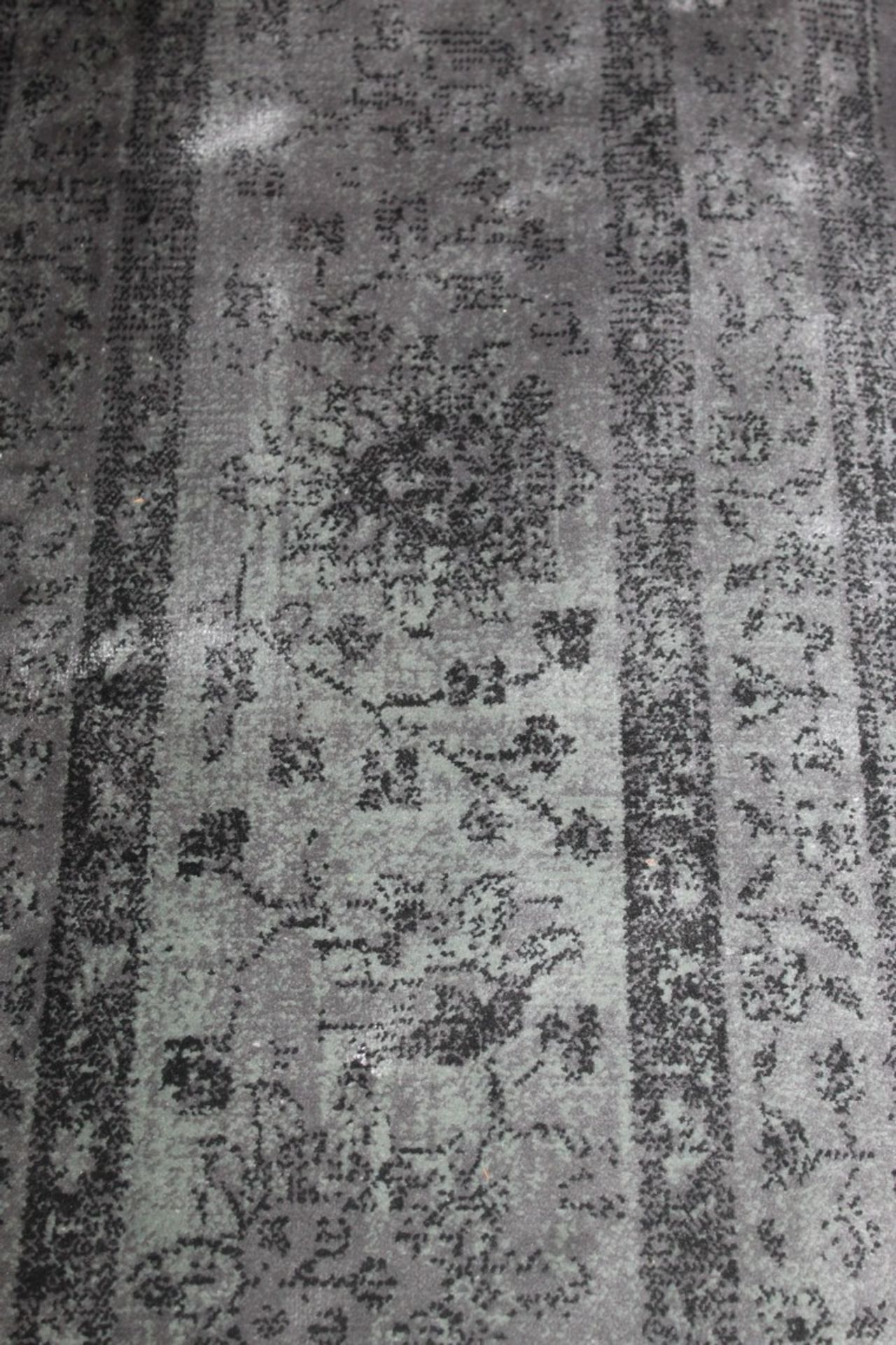 Large Square Designer Oriental Silver Floor Rug RRP £80 (Public Viewing and Appraisals Available)