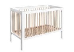 Boxed Troll White Wooden Cot RRP £150 (RET00235948) (Public Viewing and Appraisals Available)