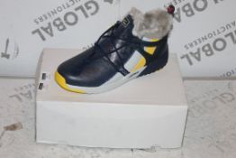 Boxed Brand New Pair of One Mix, Sizes UK 5 Navy Blue Grey and Yellow, Gents Designer Fashion Fur