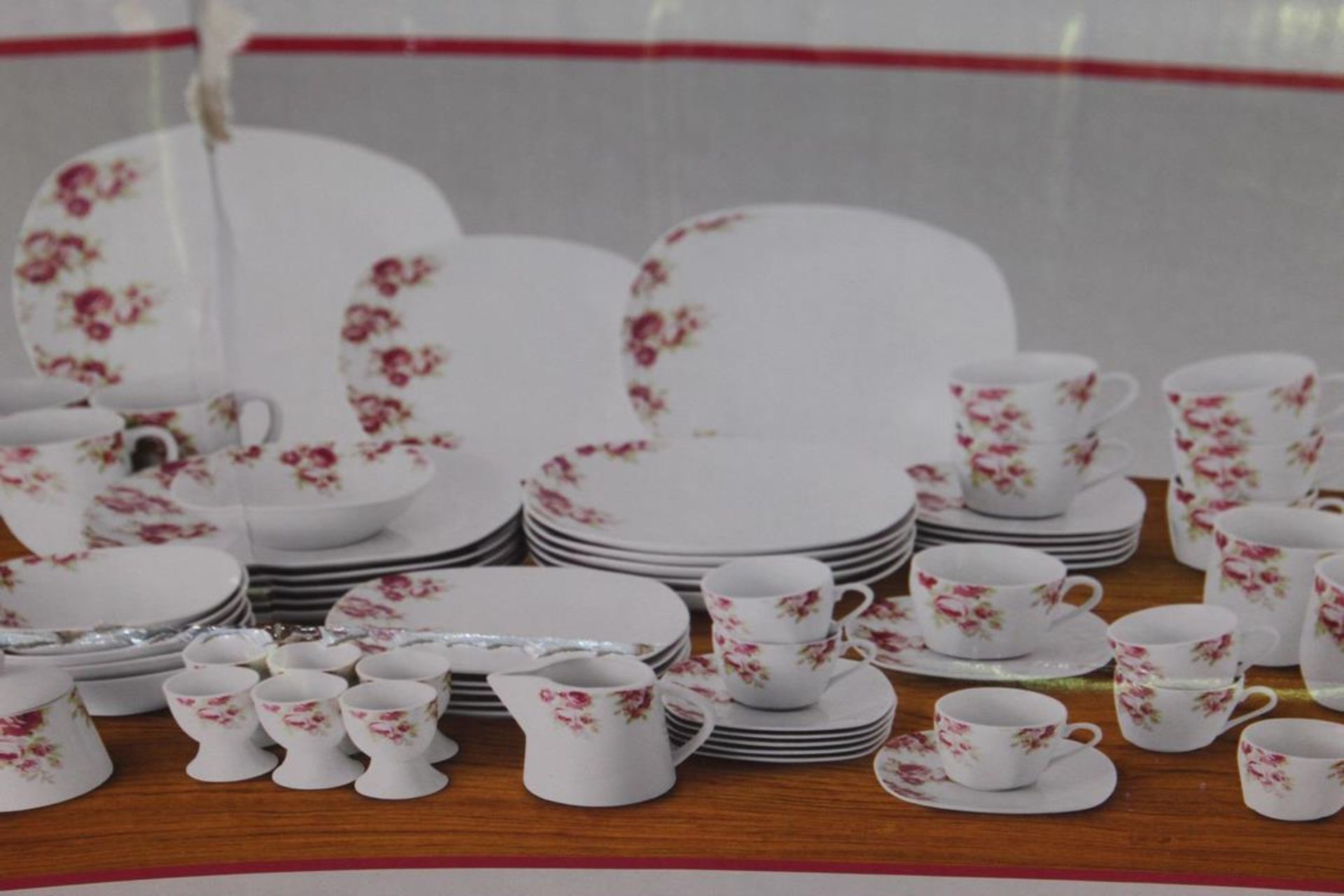 Boxed Van Well 62 Piece Dinner Set, rrp£75.00 (17298) (Public Viewing and Appraisals Available)