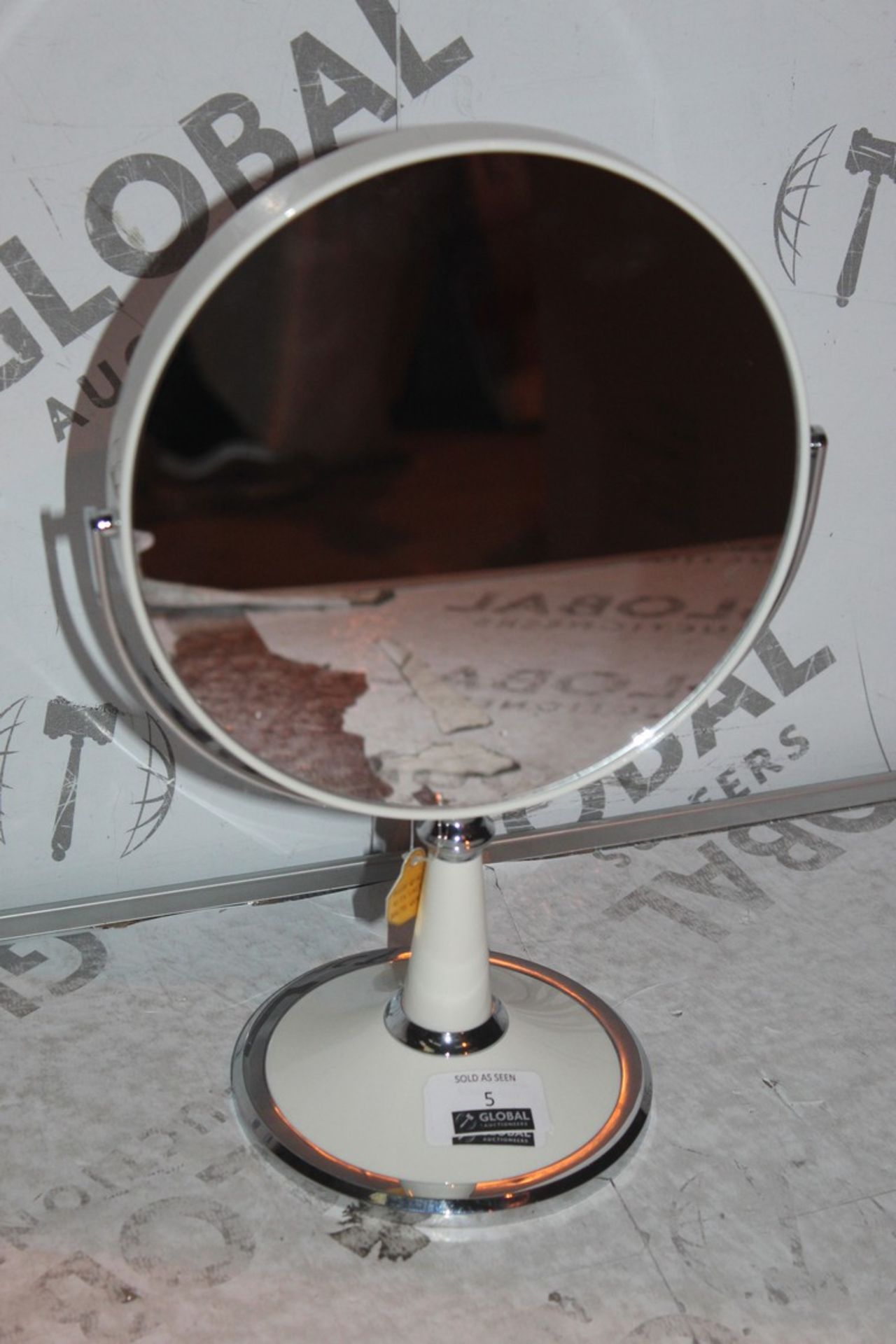 Boxed Cream Magnifying Pedi stool Mirror, RRP£35.00 (17003) (Public Viewing and Appraisals