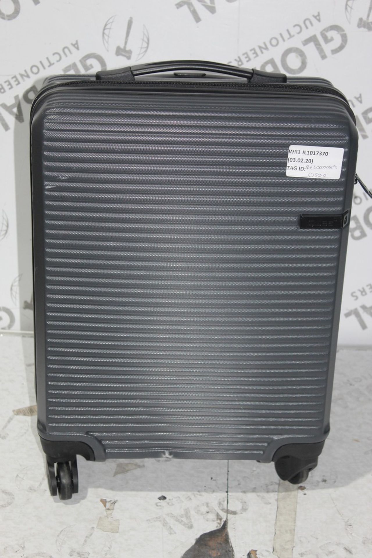 Cubed Grey 360 Wheeled Hard Cabin Bag, RRP£60.00, (RET00166935) (Public Viewing and Appraisals