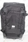 Eastpak Connect to Wheels, 79cm Dufflebag RRP£180 00, (RET00255217) (Public Viewing and Appraisals