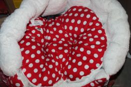 Red And White Dotted Fur Pet Bed RRP £75 (17119)