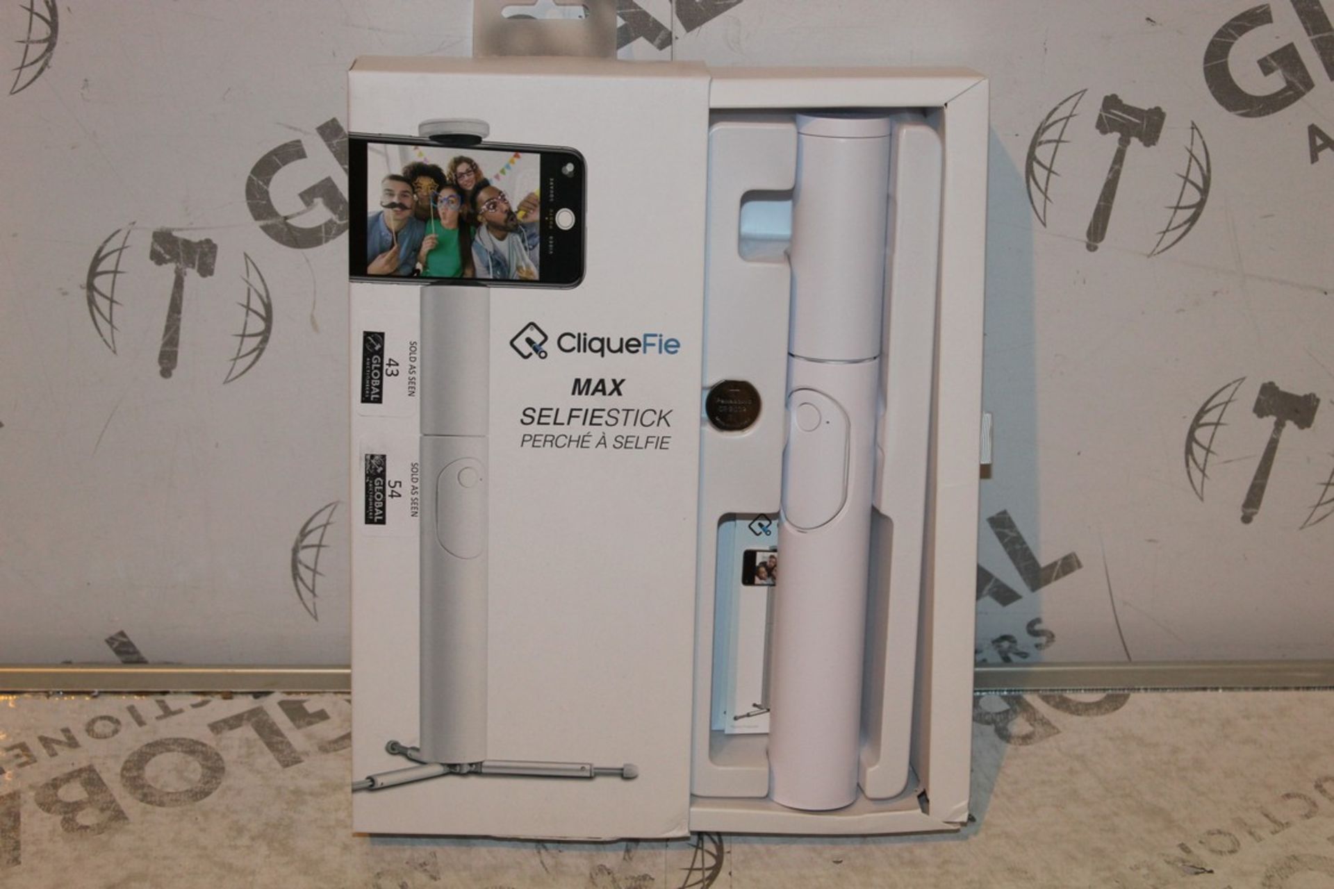 Boxed Cliquefie Max, Selfie Stick in White, RRP£75.00