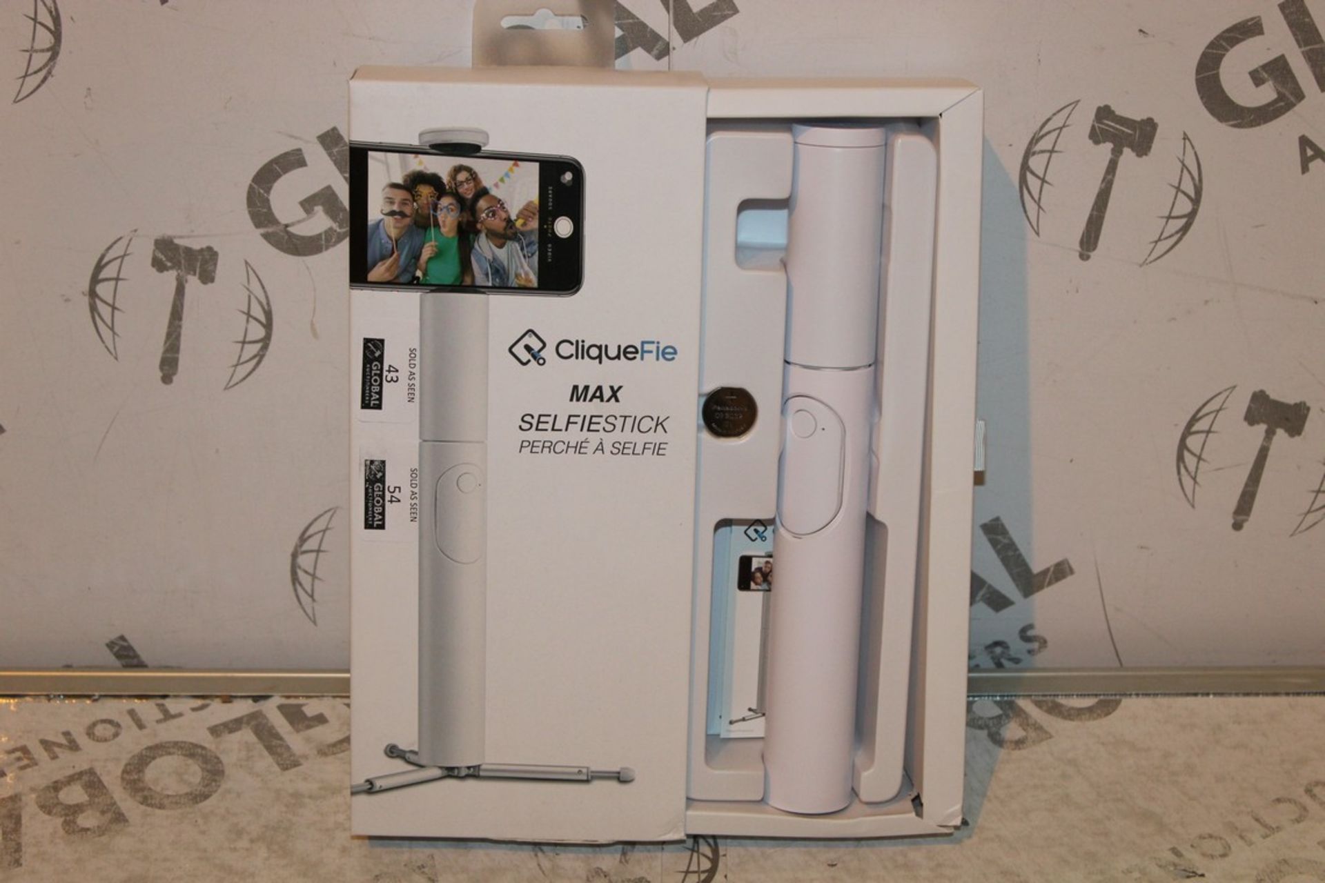 Boxed Cliquefie Max, Selfie Stick in White, RRP£75.00