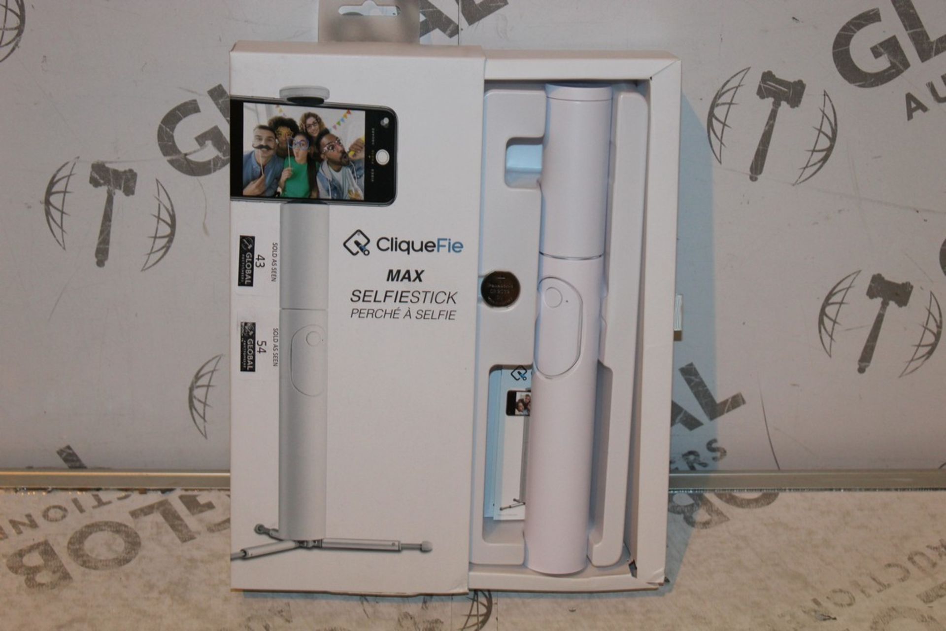 Boxed Cliquefie Max, Selfie Stick in White, RRP£75.00