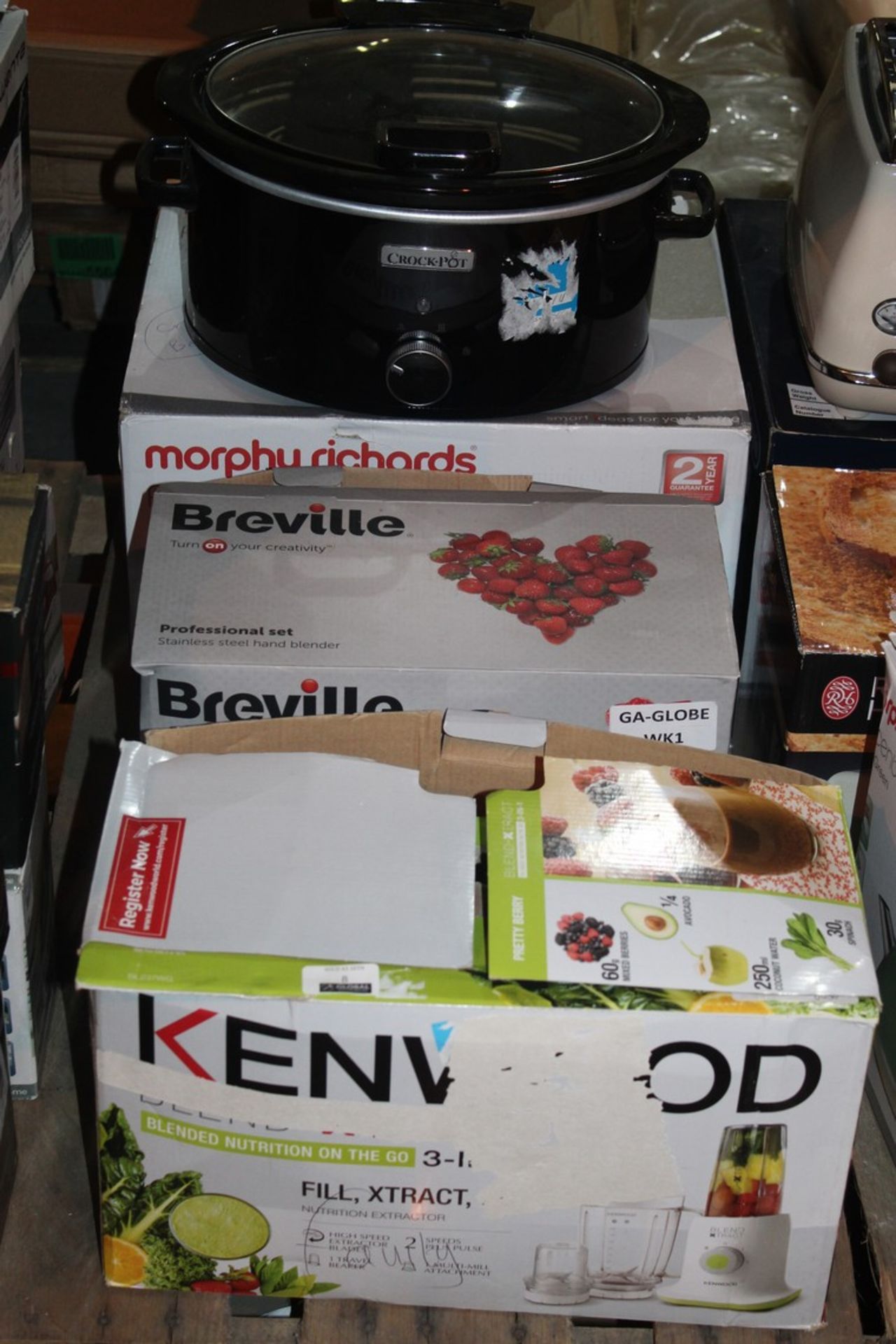 Lot to Contain 4 Boxed and Un-Boxed Kitchen Items,