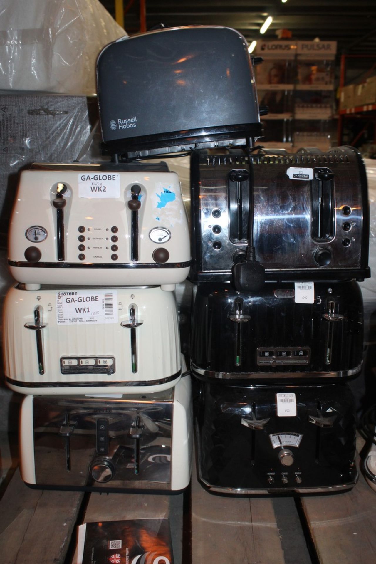 Lot to Contain 7 Two & Four Slice Toasters bt Brevill Delonghi & Russell Hobbs RRP Combined £240 (