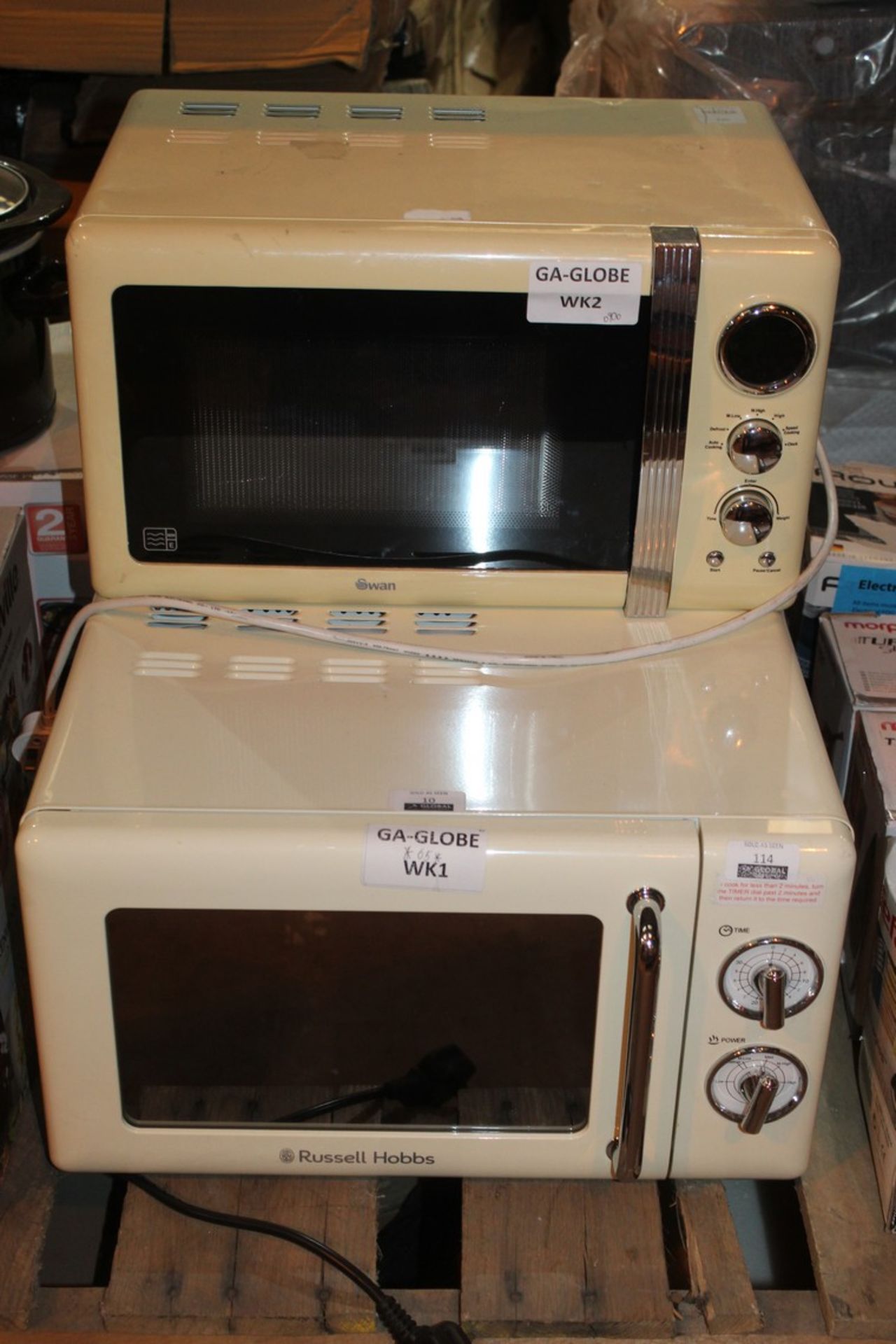 Lot To Contain Three Russell Hobbs Retro Cream Microwave Ovens RRP £200 (Untested Customer Returns)