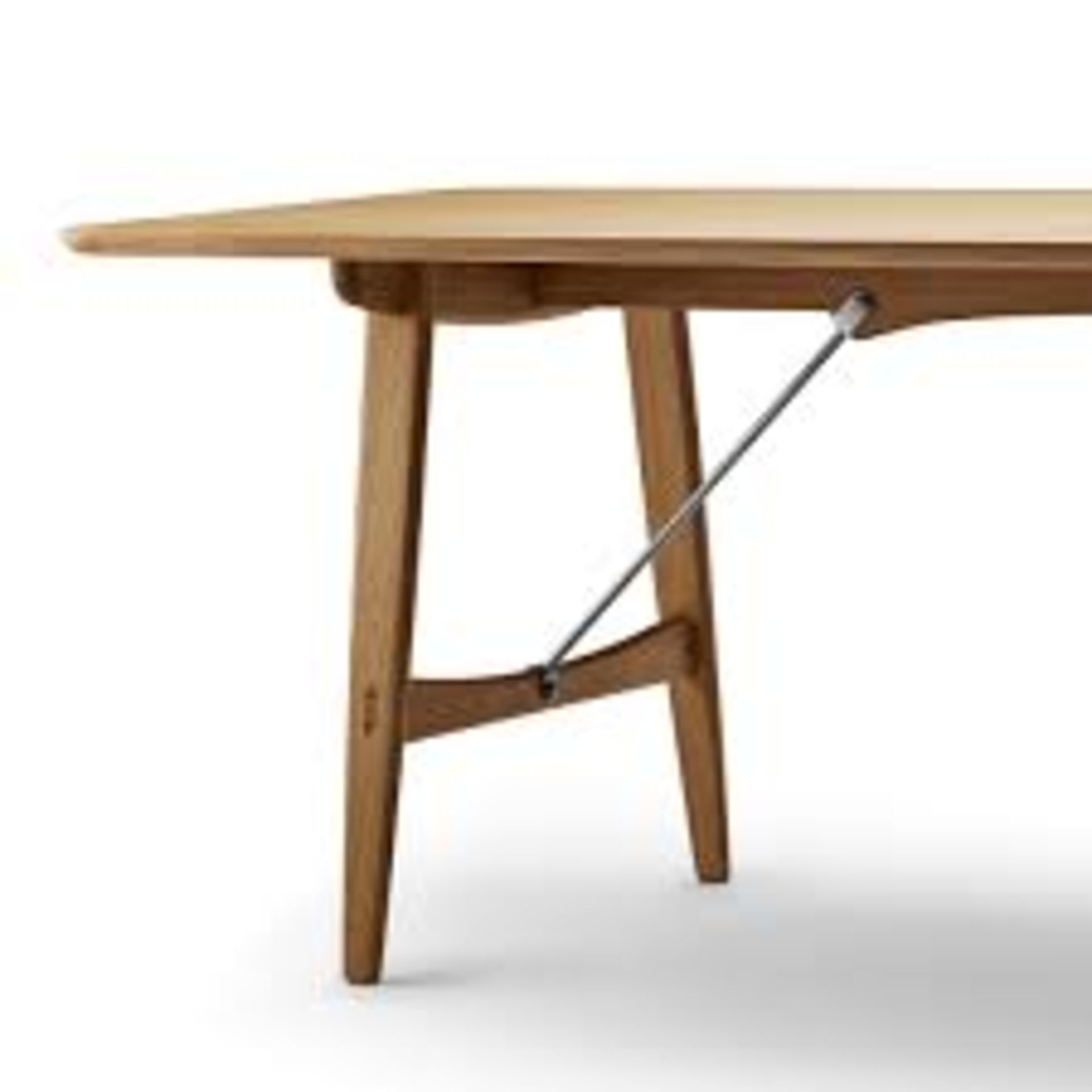 Boxed Hunter Golden Oak Designer Dining Table RRP £300 (Sourced From A High End Furniture