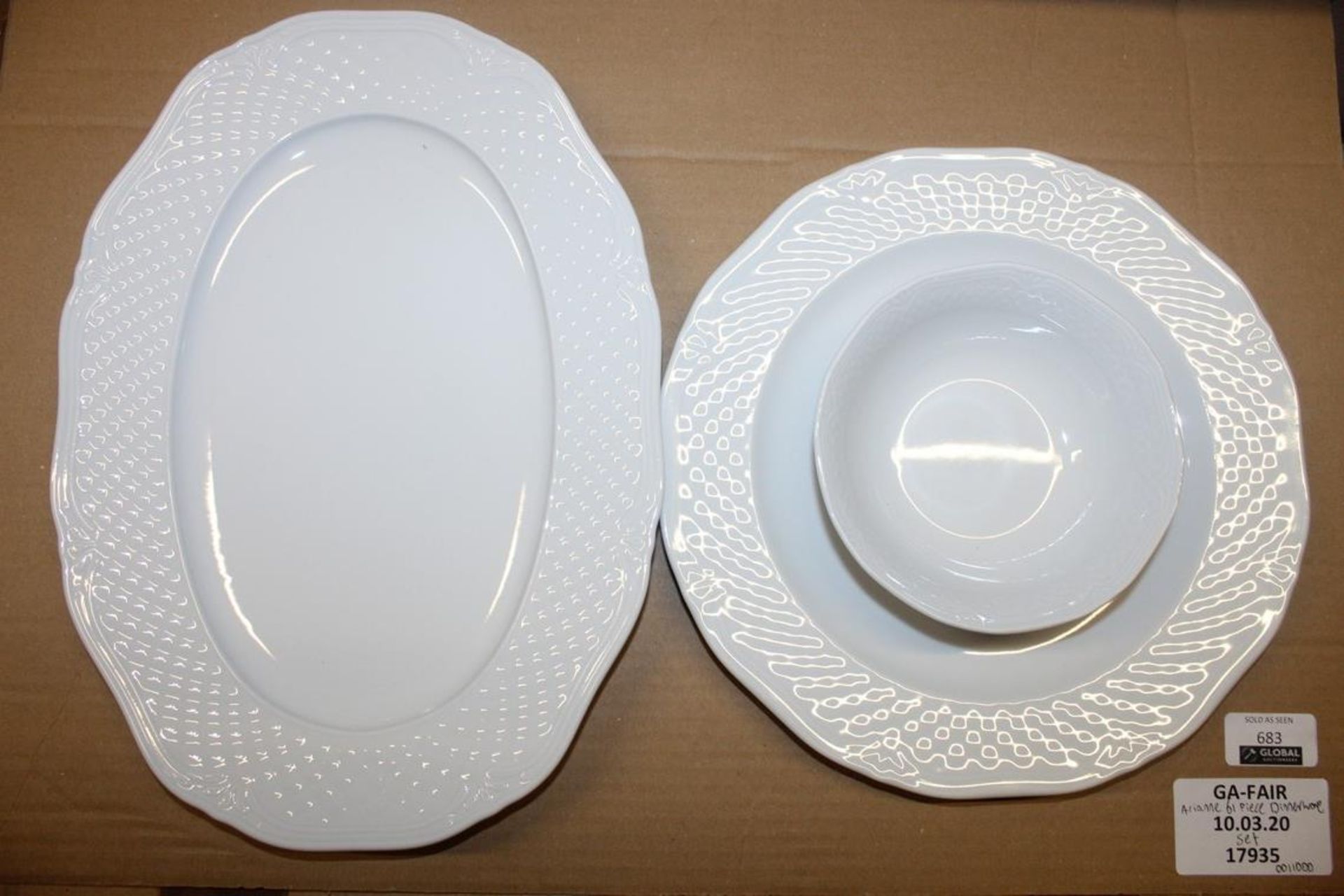 Boxed Ariana 61 Piece Dinner Set RRP £110 (17935)