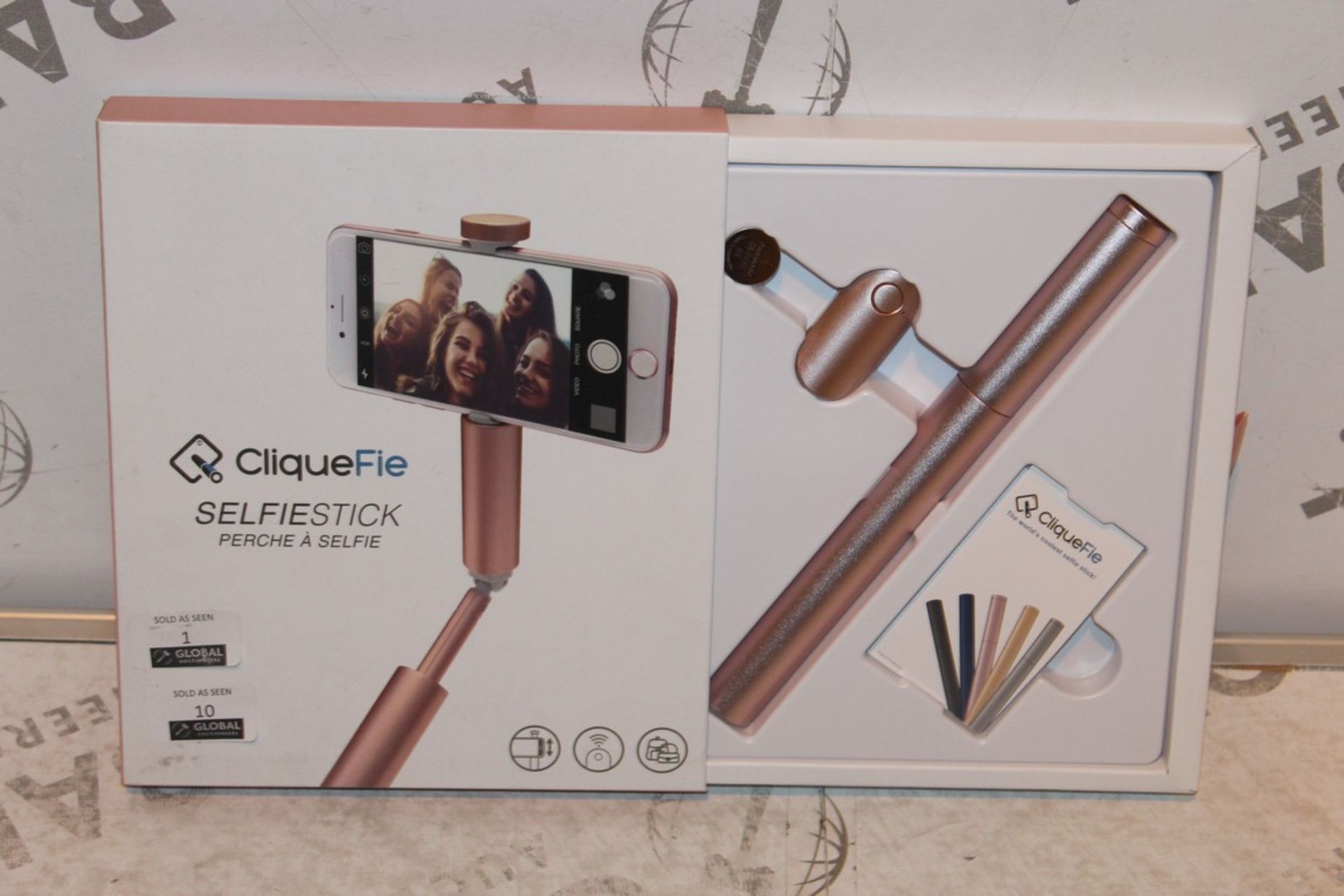 2 Assorted Cliquefio Selfie Sticks in Pink & Space Grey RRP £80