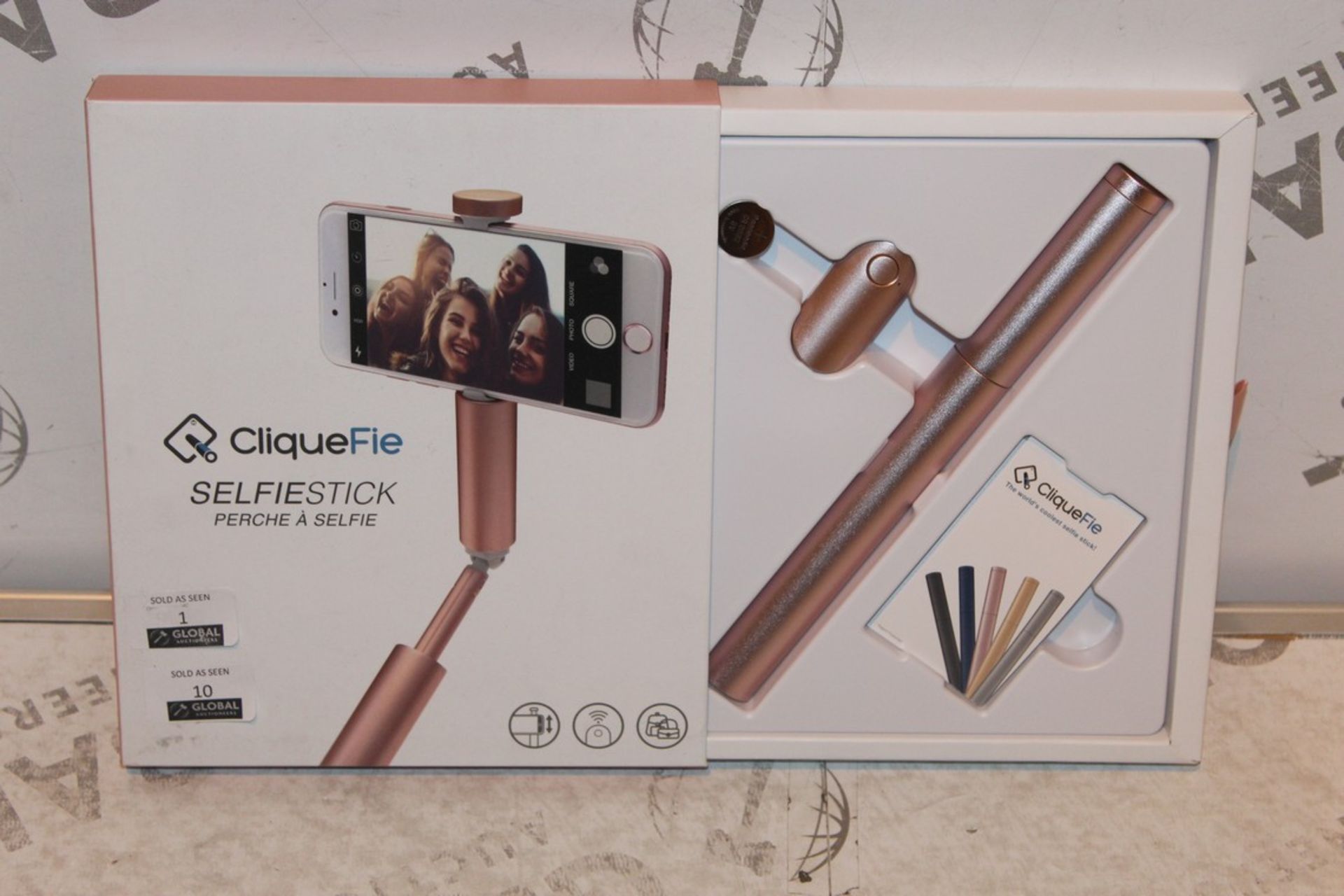 2 Assorted Cliquefio Selfie Sticks in Pink & Space Grey RRP £80