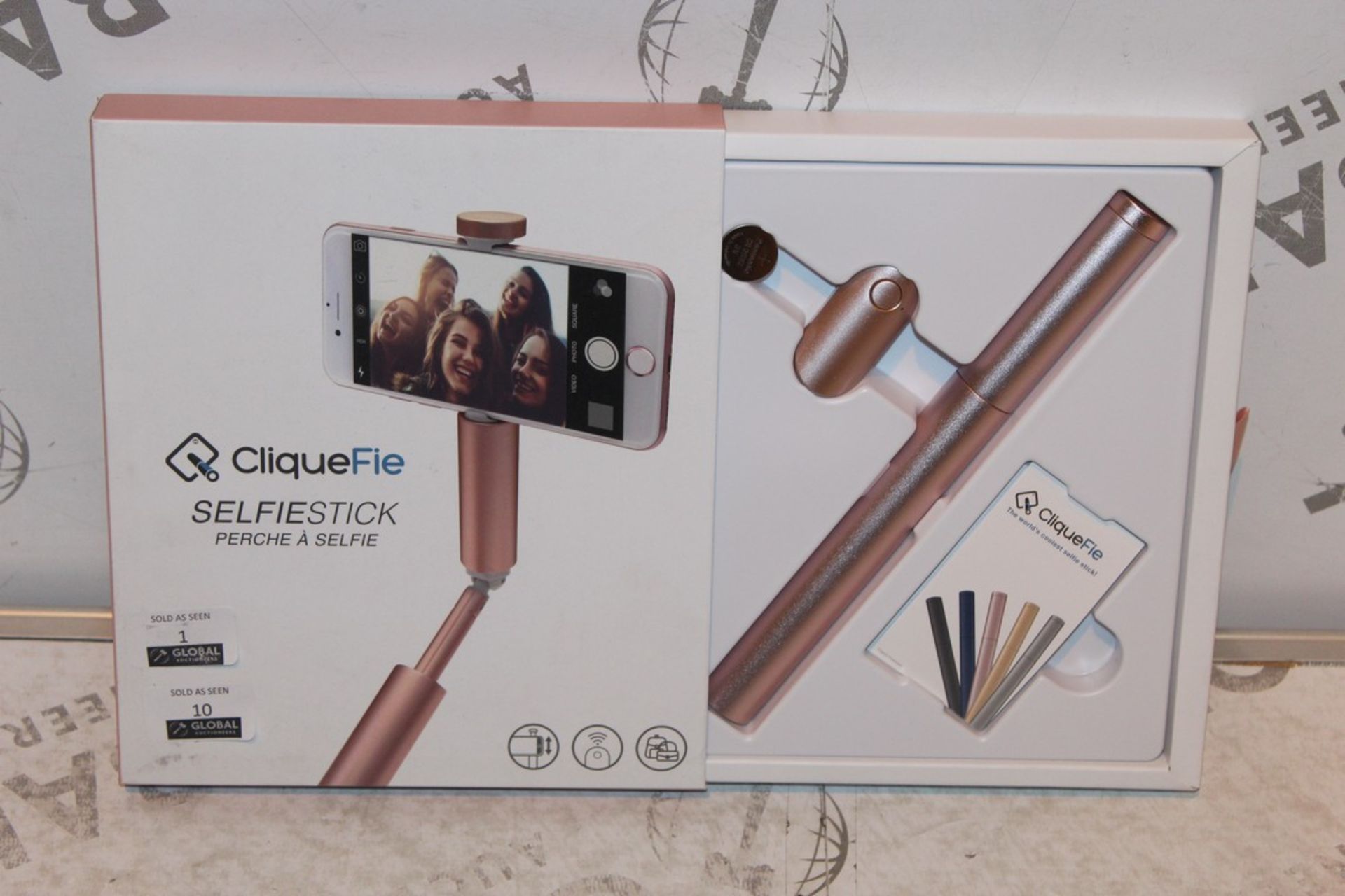 2 Assorted Cliquefio Selfie Sticks in Pink & Space Grey RRP £80