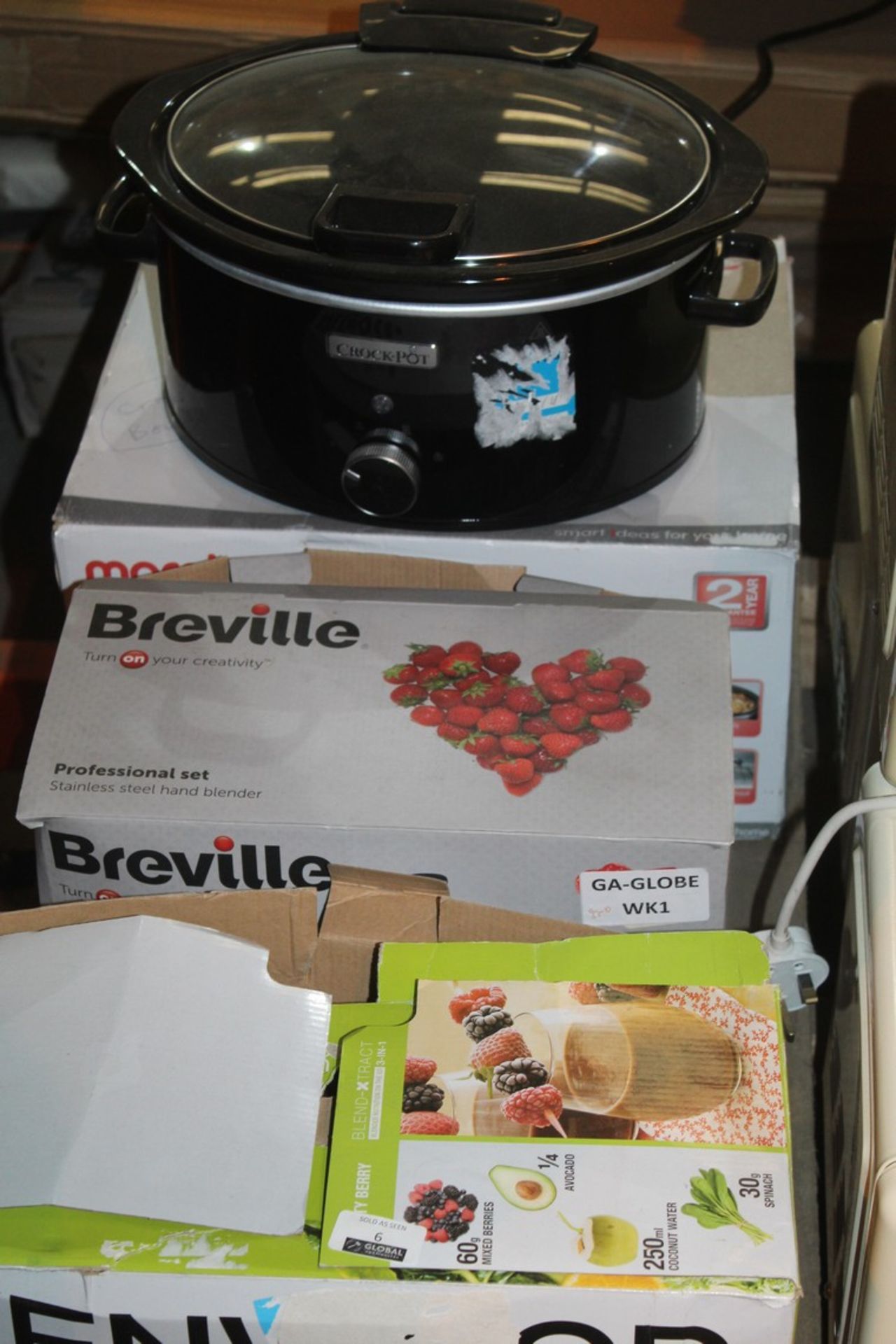 Lot to Contain 4 Assorted Items to Included Kenwood 3In1 Juice Extractor Breville Professional Stick