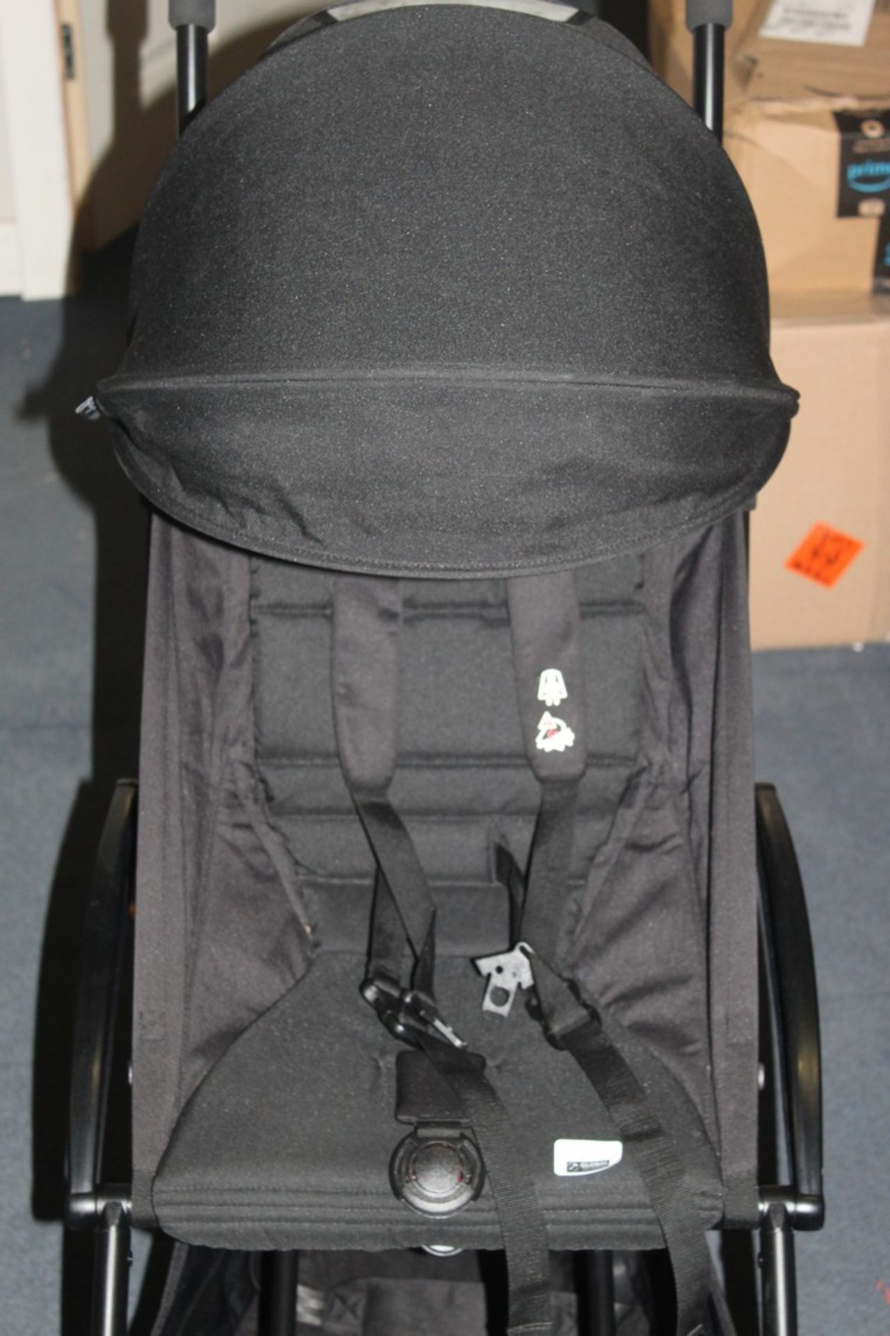 YOYO Black Stroller RRP £390 (49976) (Public Viewings & Appraisals Available)