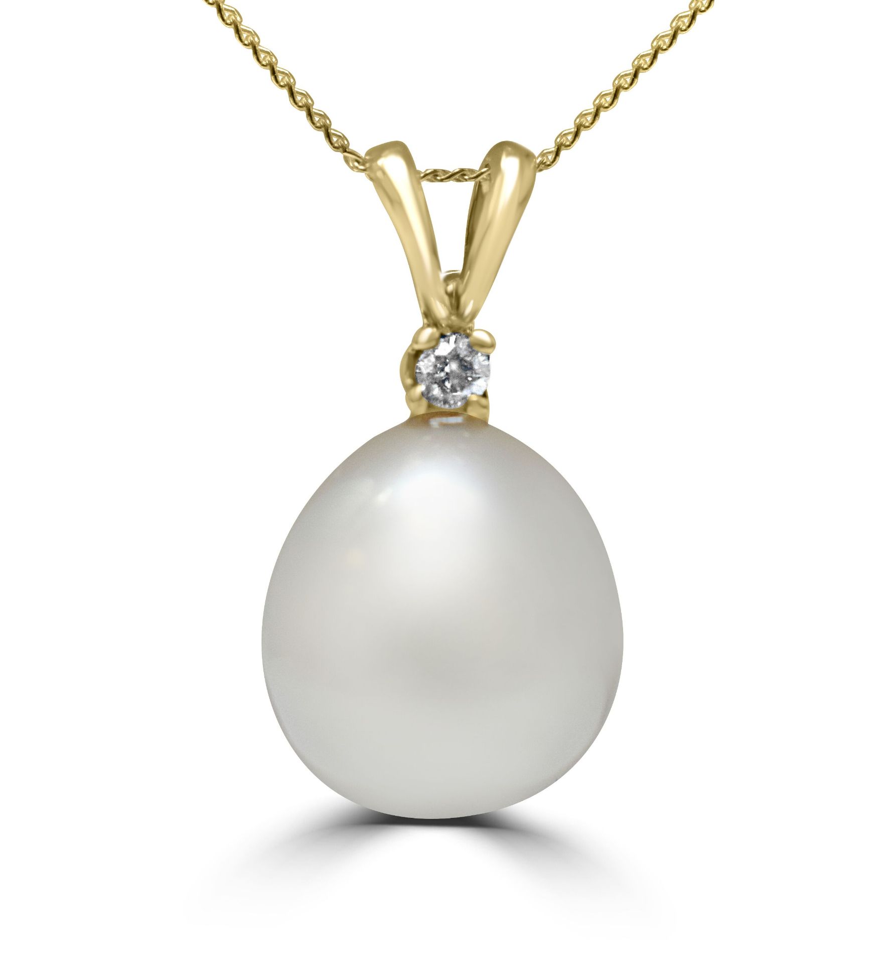 Pearl and Diamond Pendant with yellow gold chain