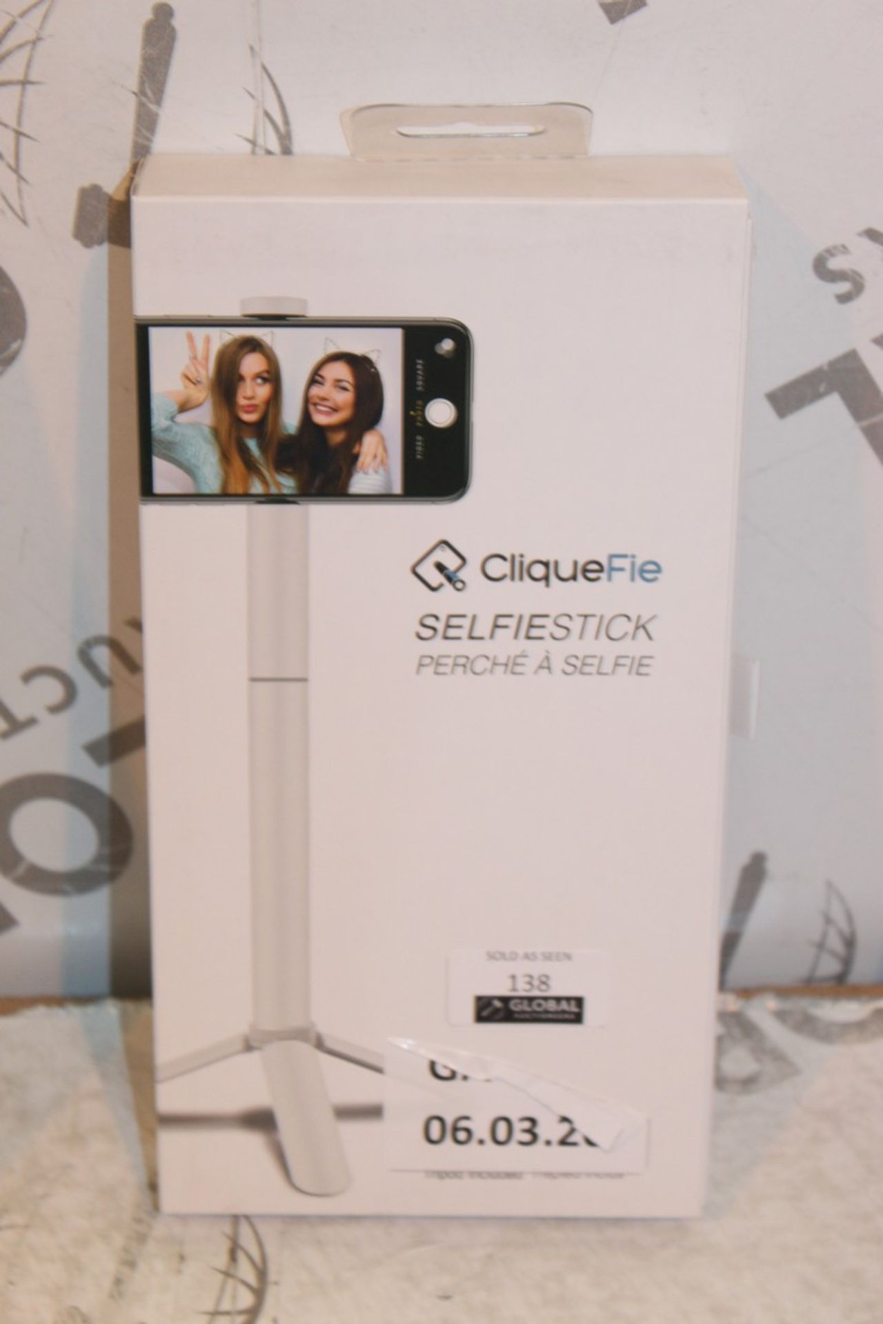 Lot to Contain 4 Cliquefie Flight Selfie Sticks Combined RRP £140 (Appraisals Available Upon