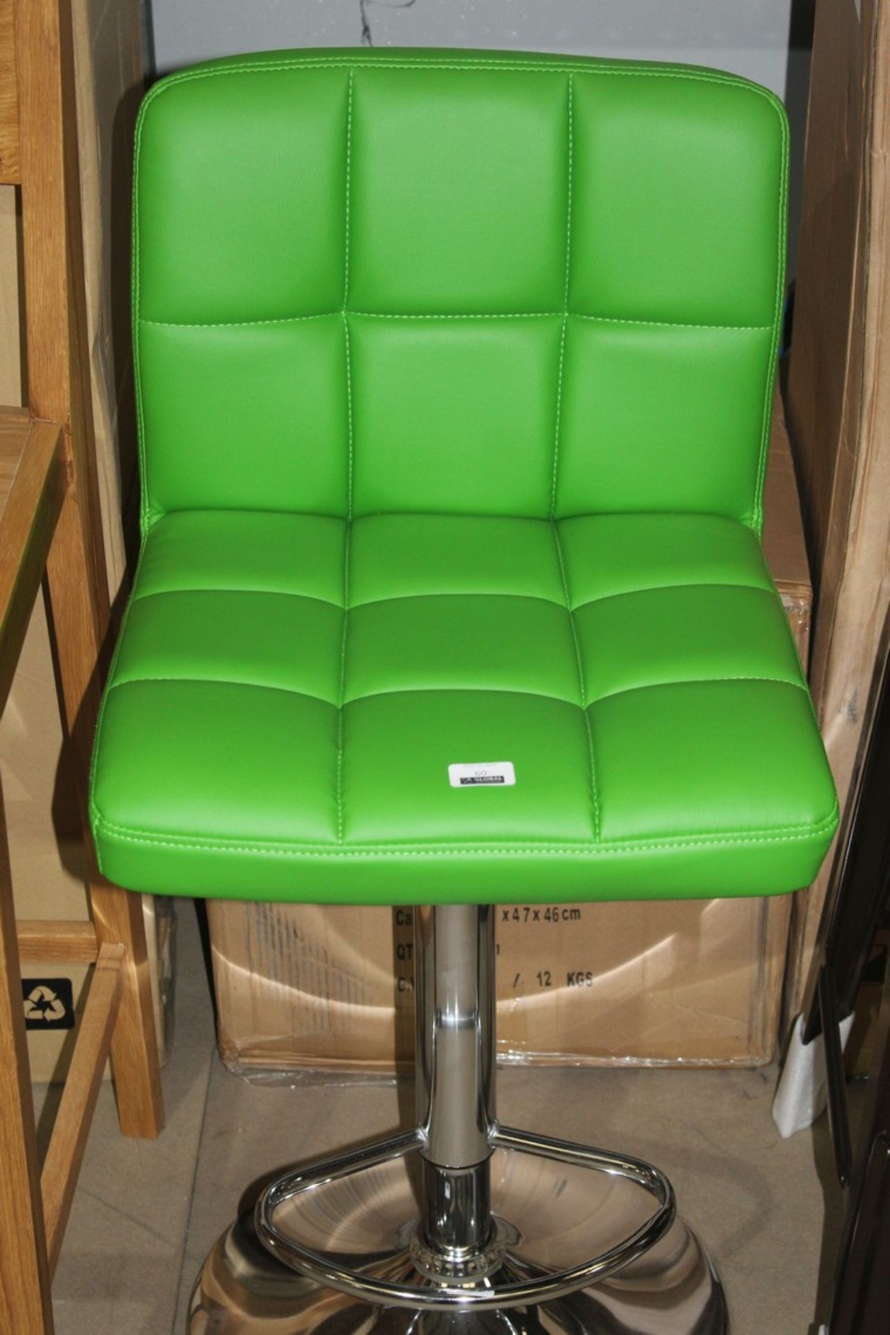 Queben Green Leather & Chrome Gas Lift Swivel Bar Stool RRP £50 (18136) (Appraisals Available)