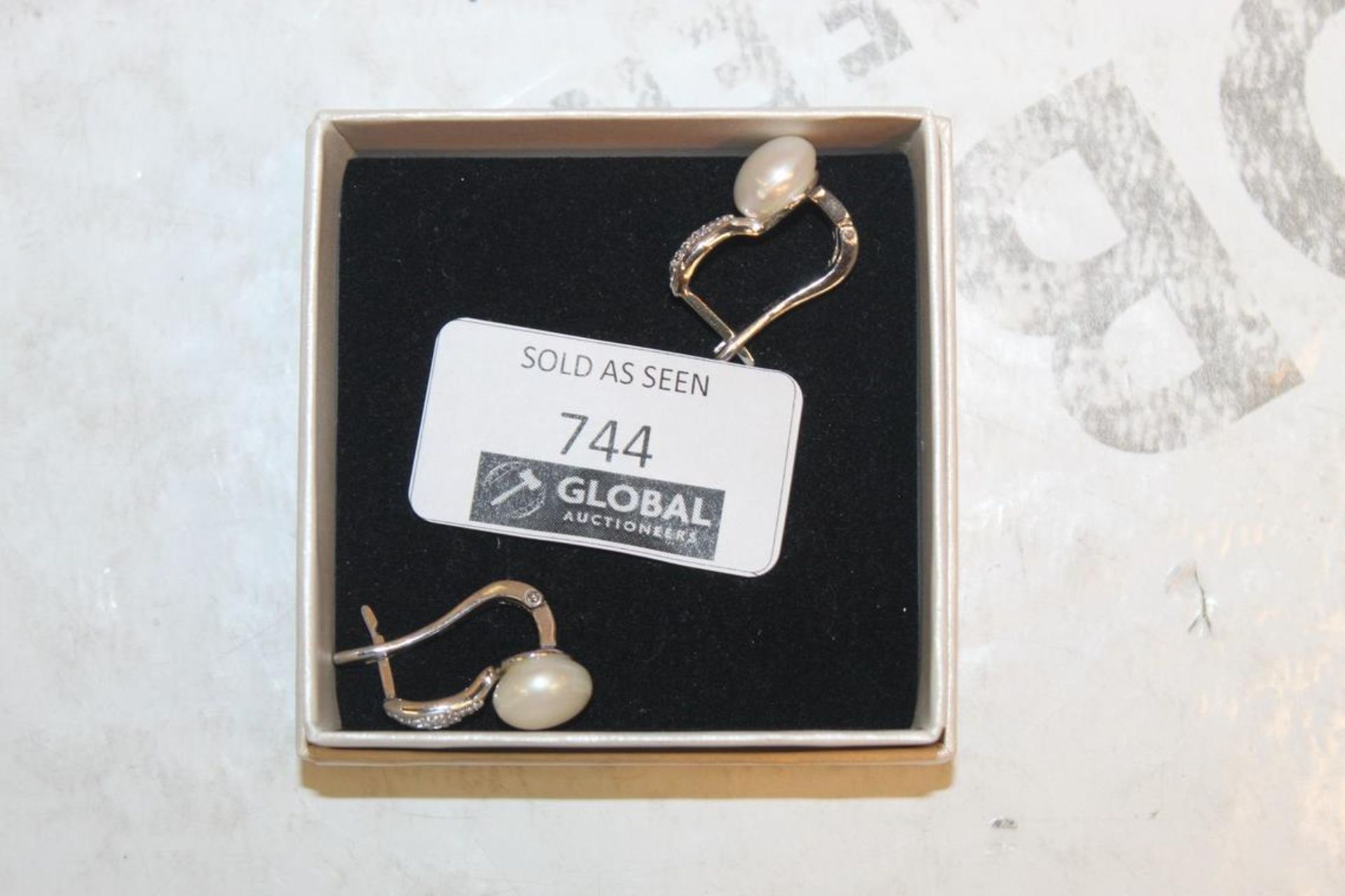 Pair Of Lido Button Pearl And Cubic Serconi Bar Earings RRP £80 (RET00257196)