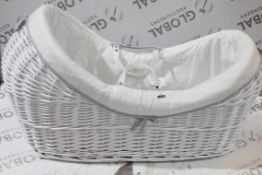 Whie Wicker Moses Basket RRP £155 (18705) (Appraisals Available Upon Request)