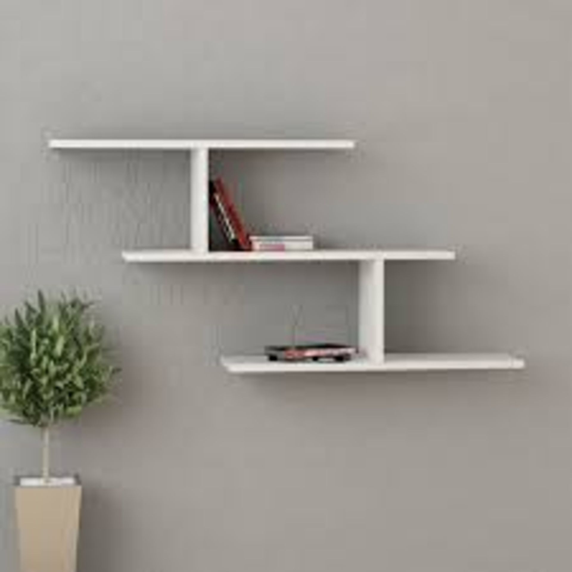 Boxed Decorite Monoceros Wall Shelf in White RRP £50 (18494) Appraisals Available Upon Request)